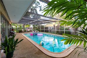 Zen private patio outdoor living room, garden view in Fort Lauderdale, Broward County