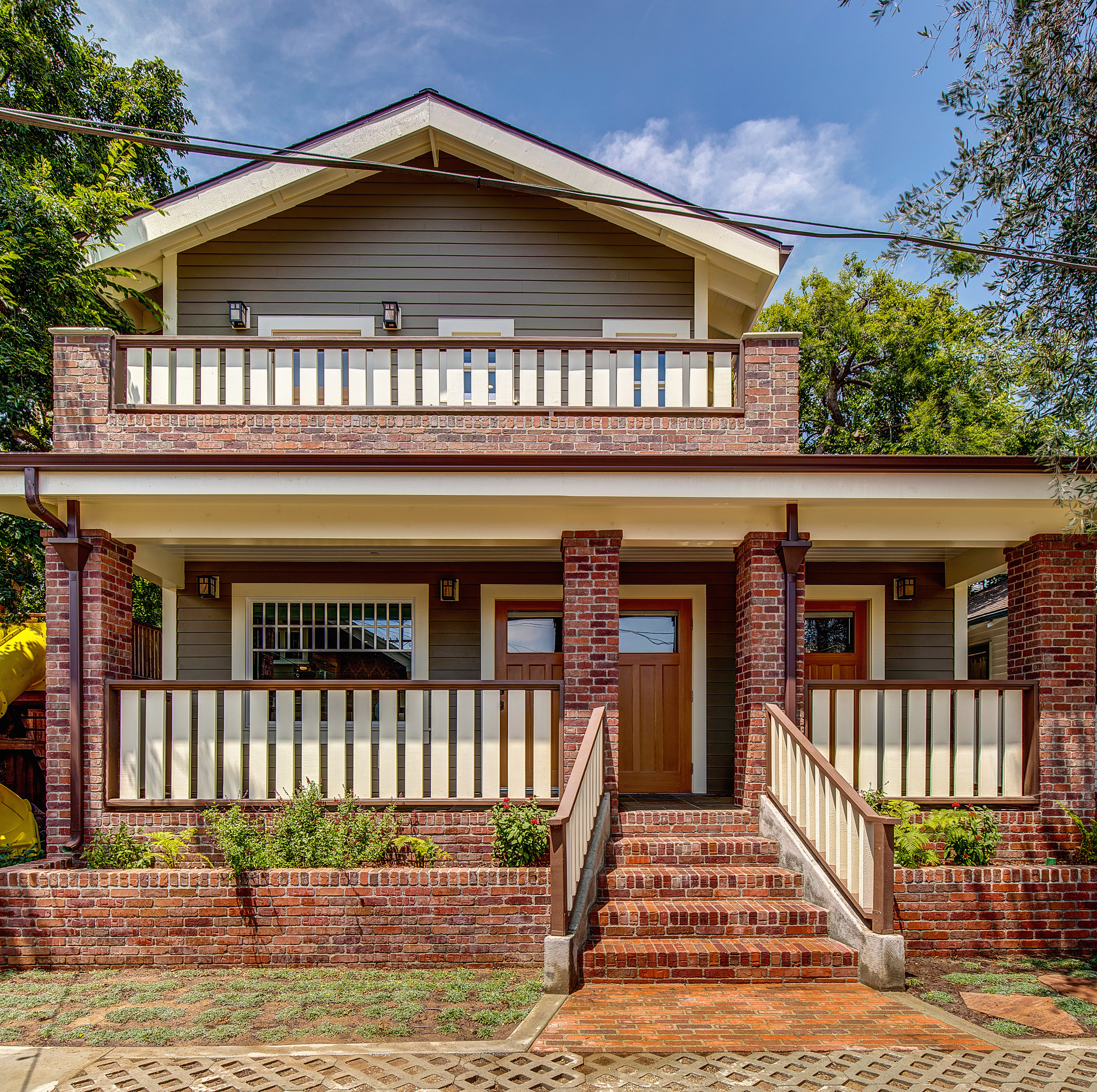Charming New Craftsman Studio w/off-street parking