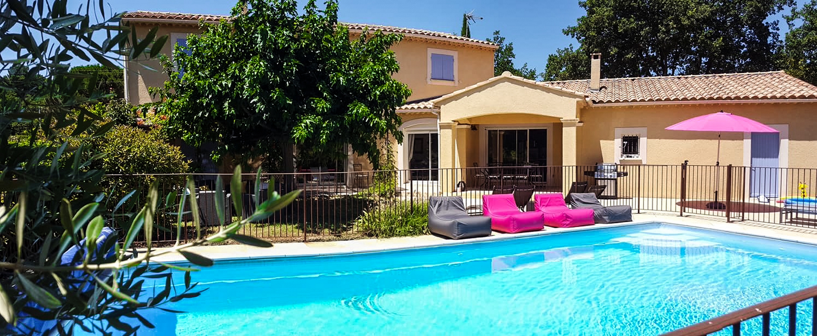 Beautiful farmhouse with heated+secure pool, A/C