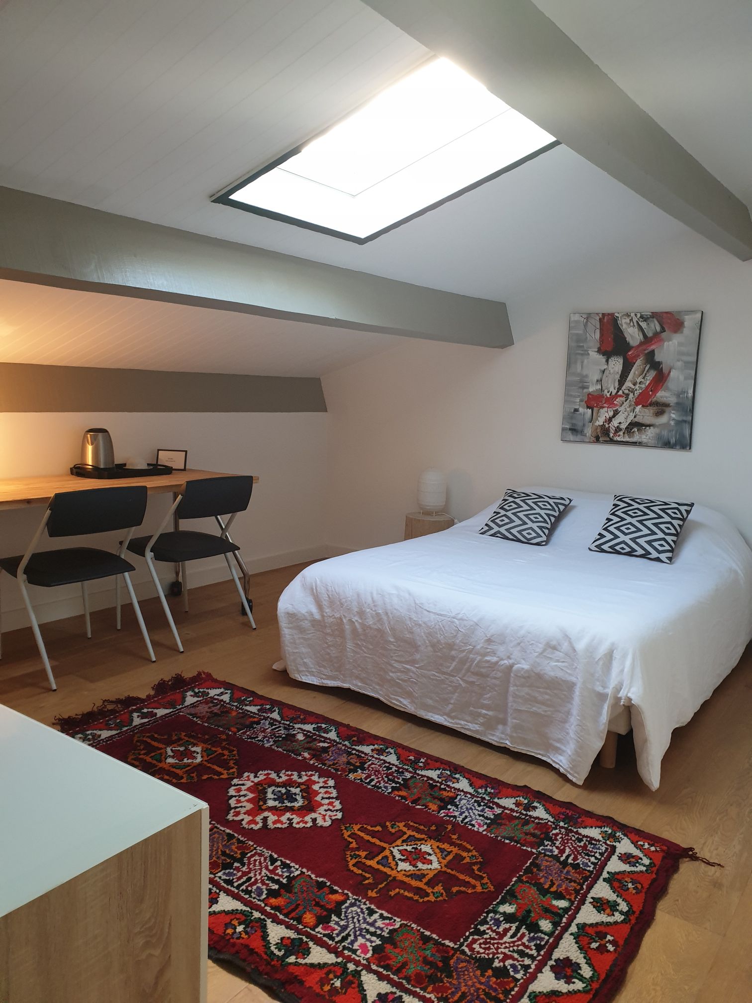 Biguglia.Mansardy room in quiet residence.