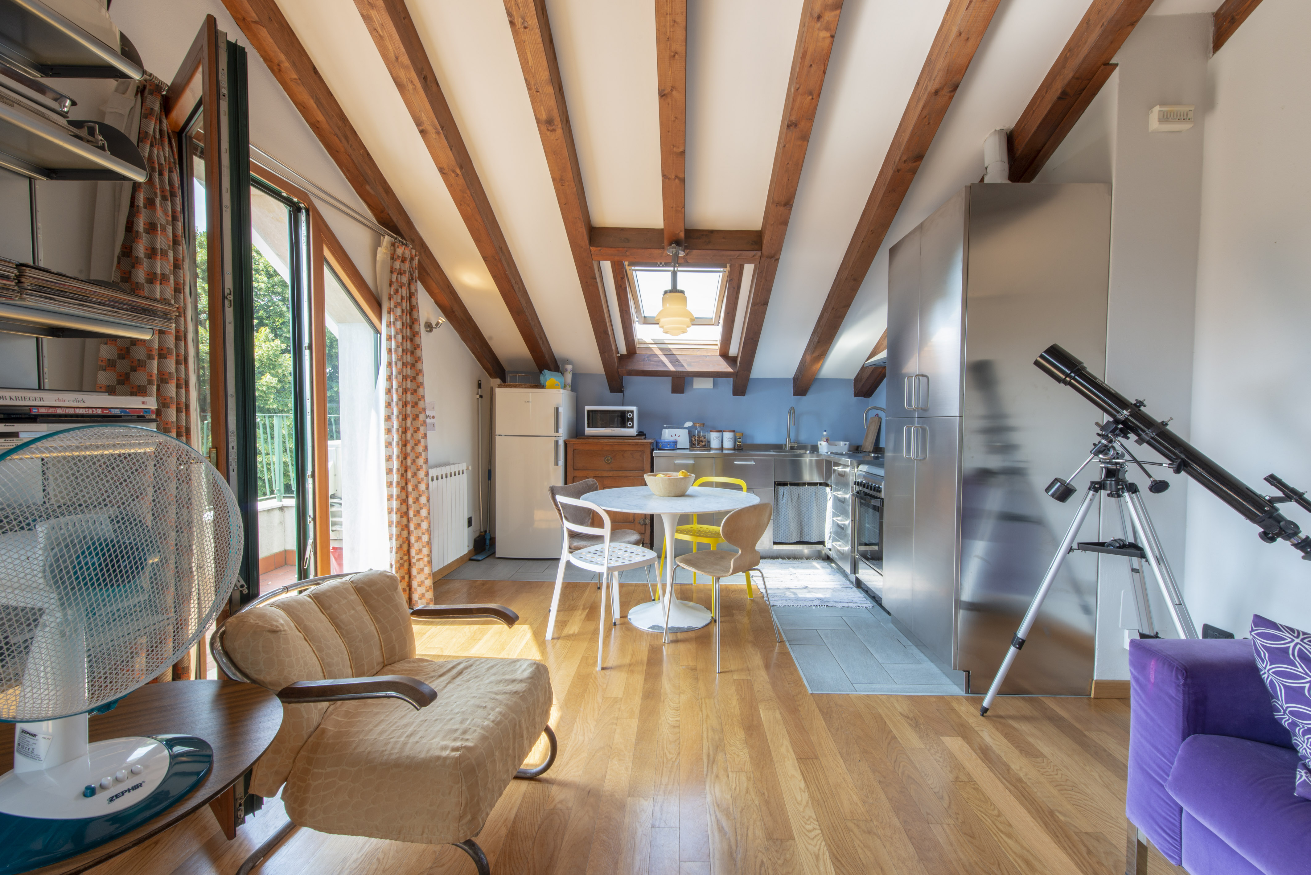 Lightful central apt. facing a park in ISOLA, Milan