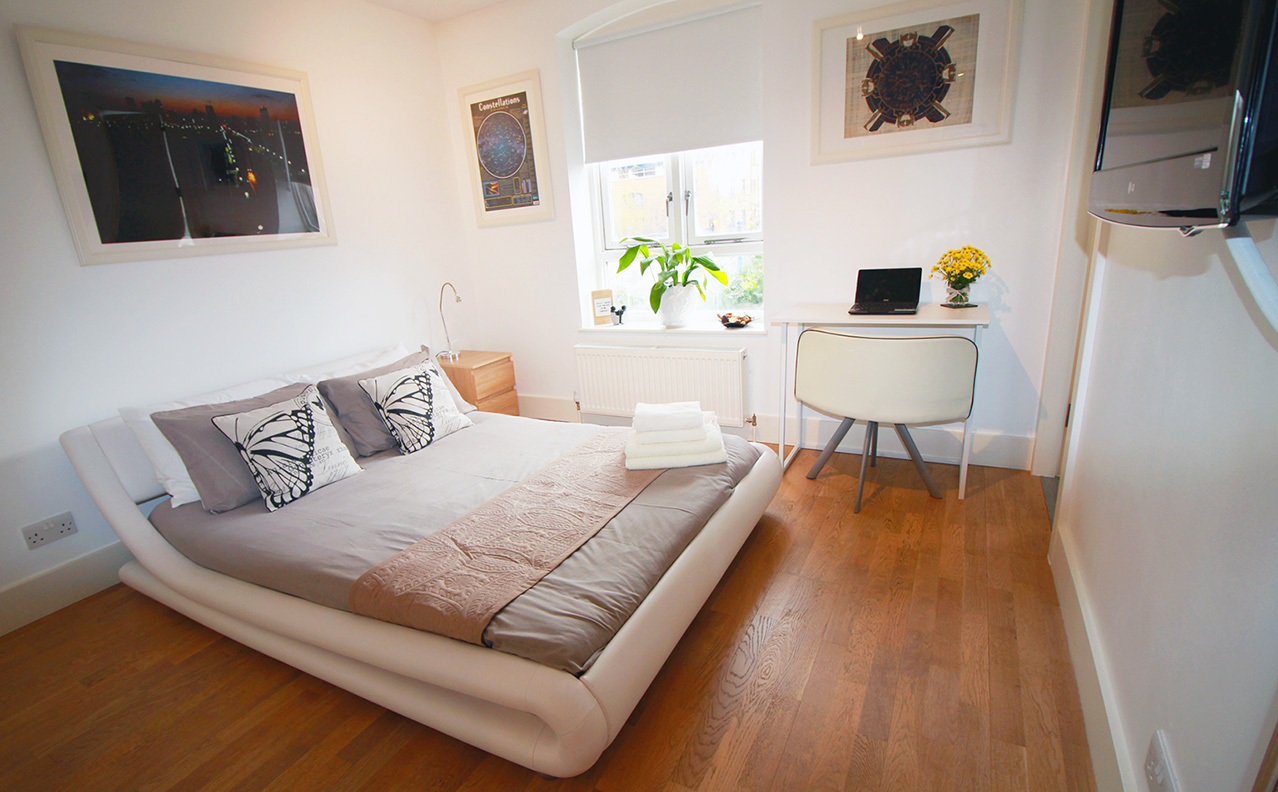 Canal Side Luxury double Room inc Private Bathroom