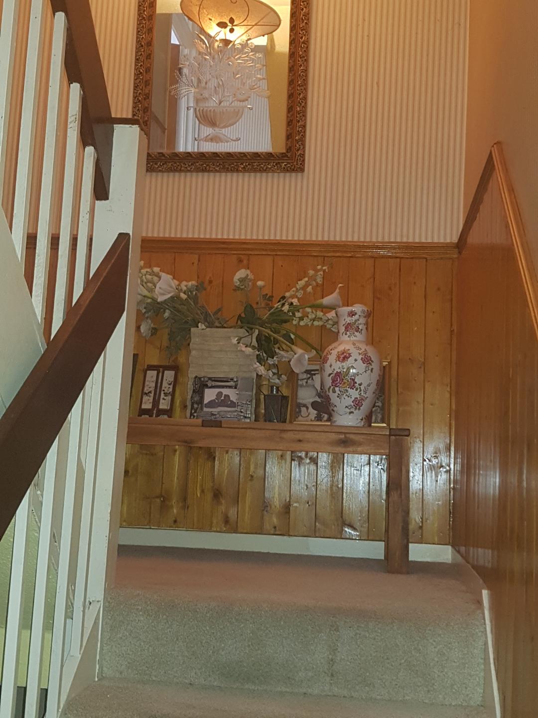 Warm friendly home with gorgeous modern room