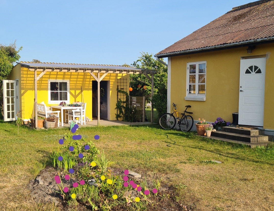 Close to child-friendly beach! Cozy townhouse.