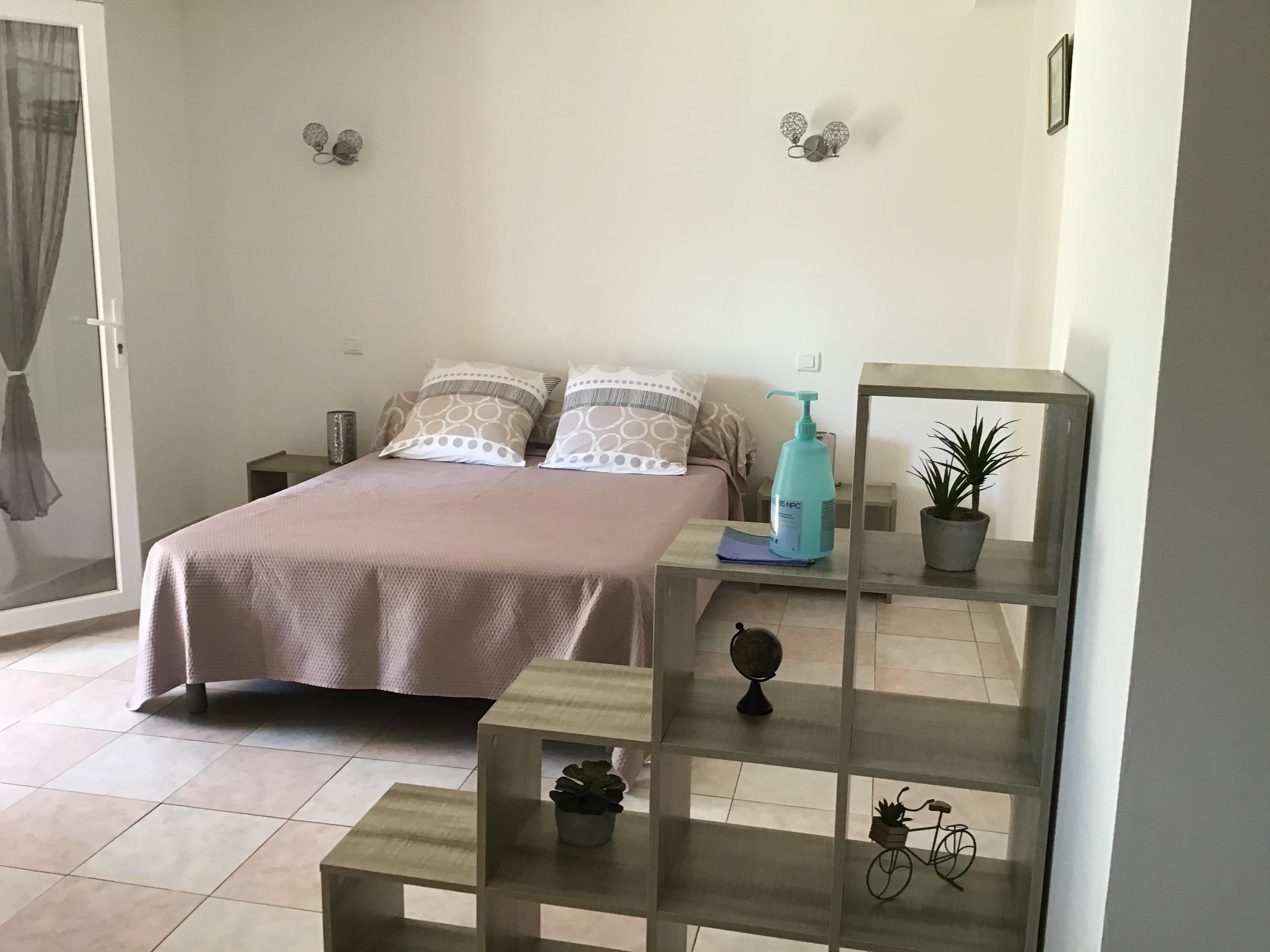 Air-conditioned studio, 10 minutes from the beaches