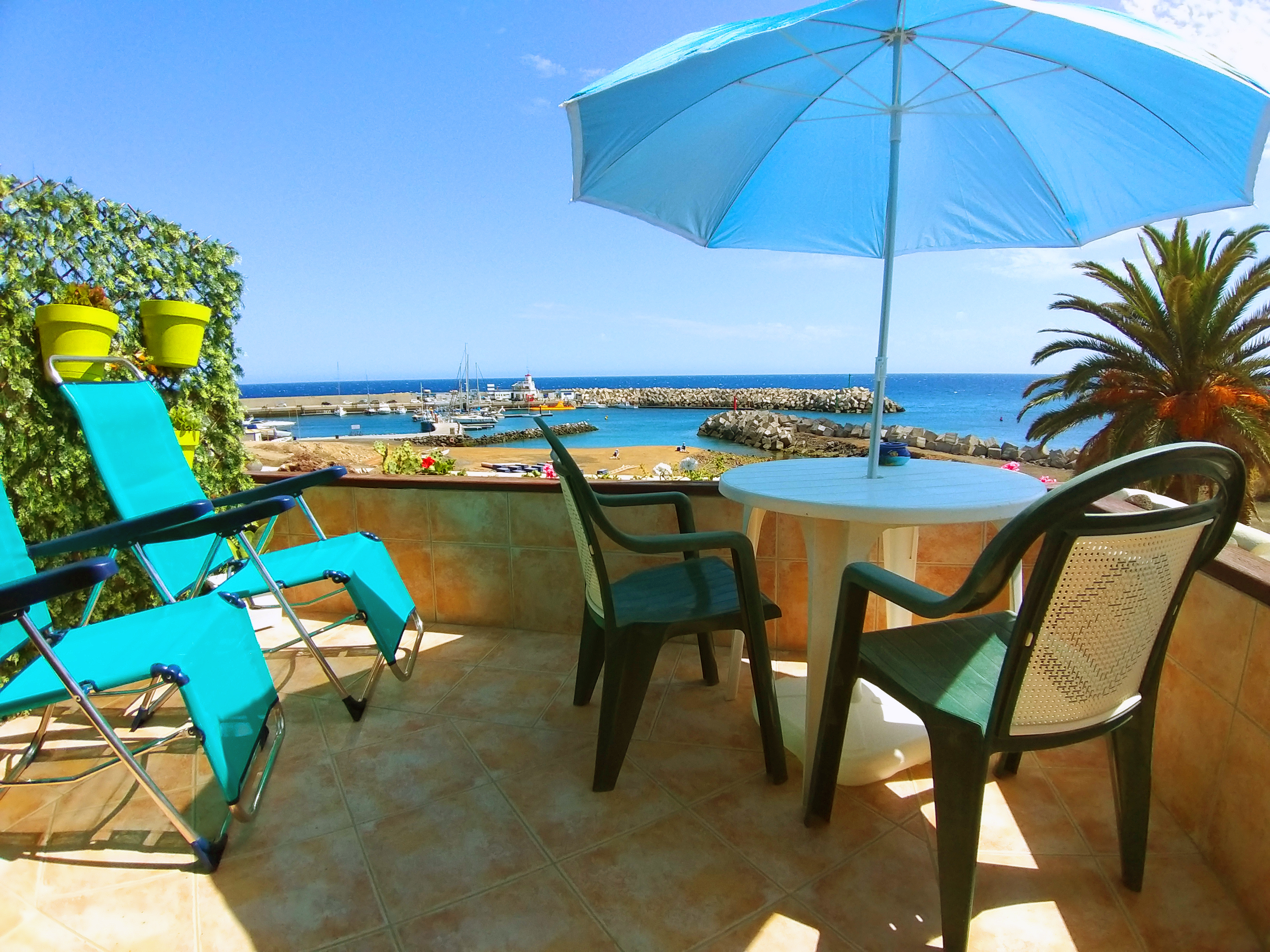 Oceanfront apartment in Amarilla Golf L483