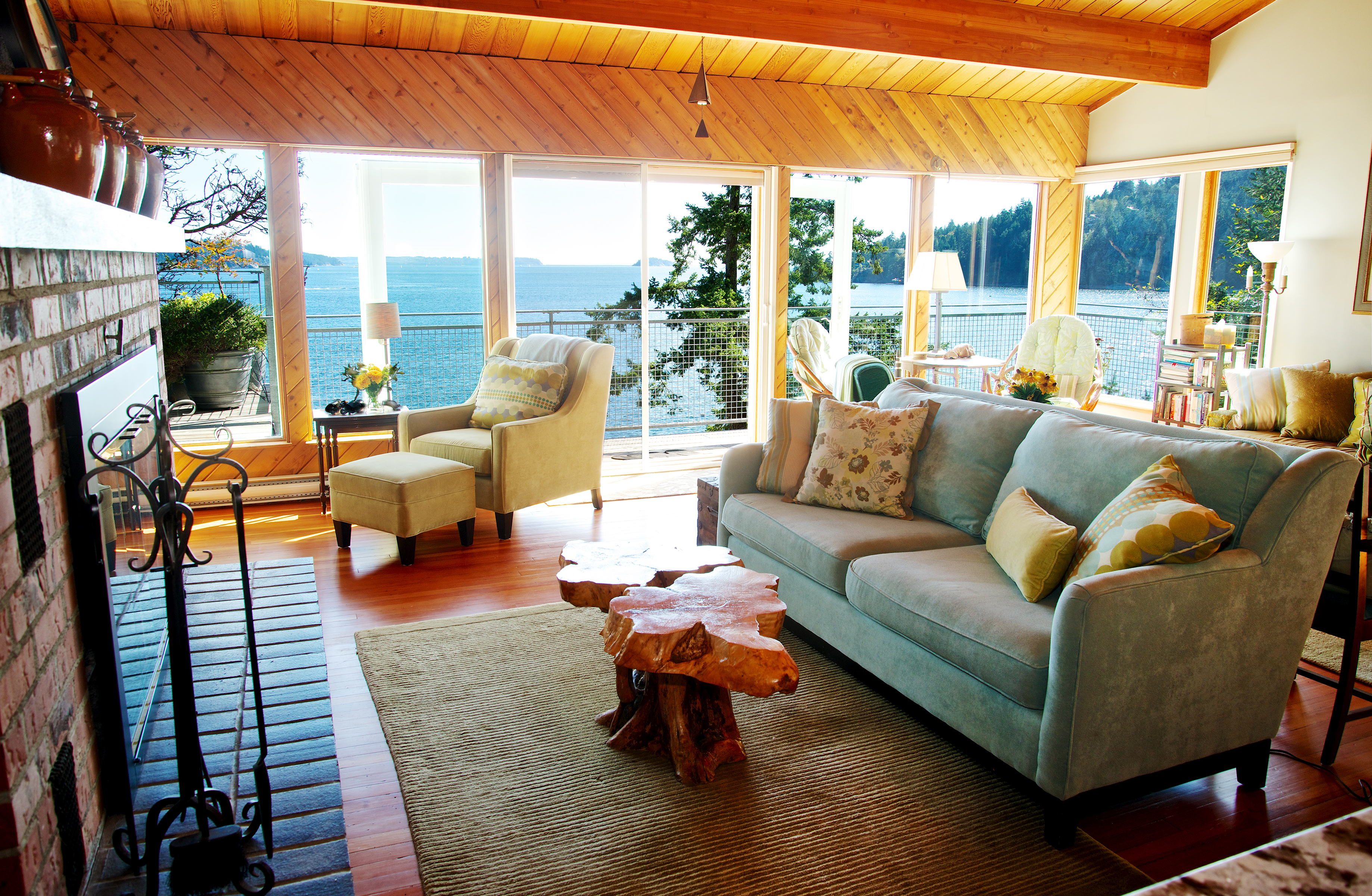 Lazy Bowen Hideaway ~ Waterfront Spectacular Views