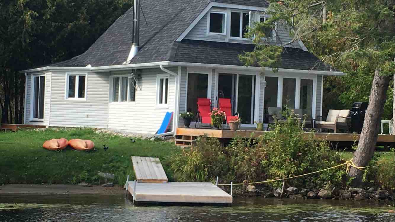 Wakefield Water front  Cottage ,  5 Star!