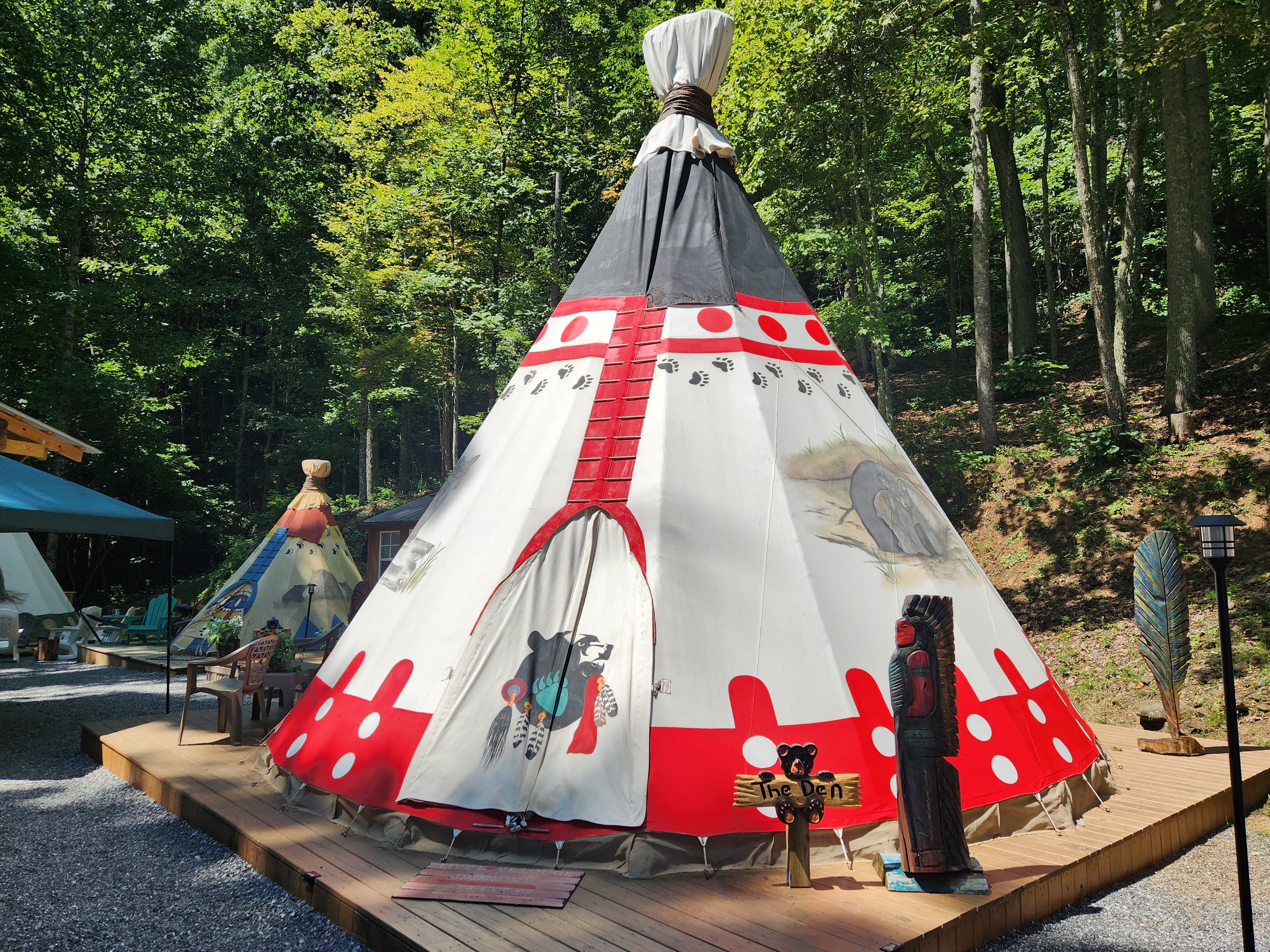 Black Bear Lodge The Den tipi Sleeps 4! Glamping!