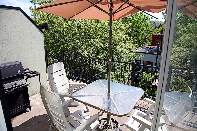 Modern condo near Mont-Royal metro in Le Plateau-Mont-Royal, Montreal