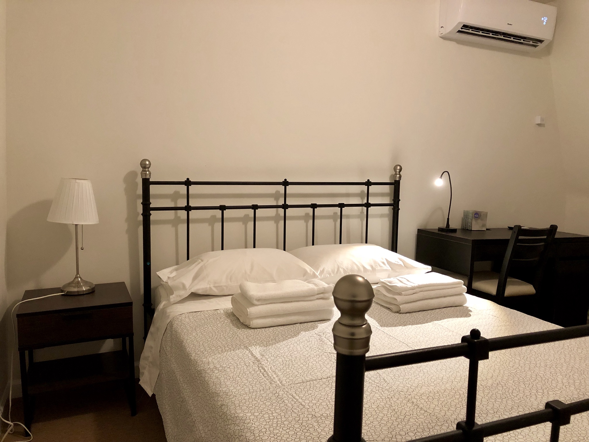 Couple room/private bath. In the room Mid-Flushing