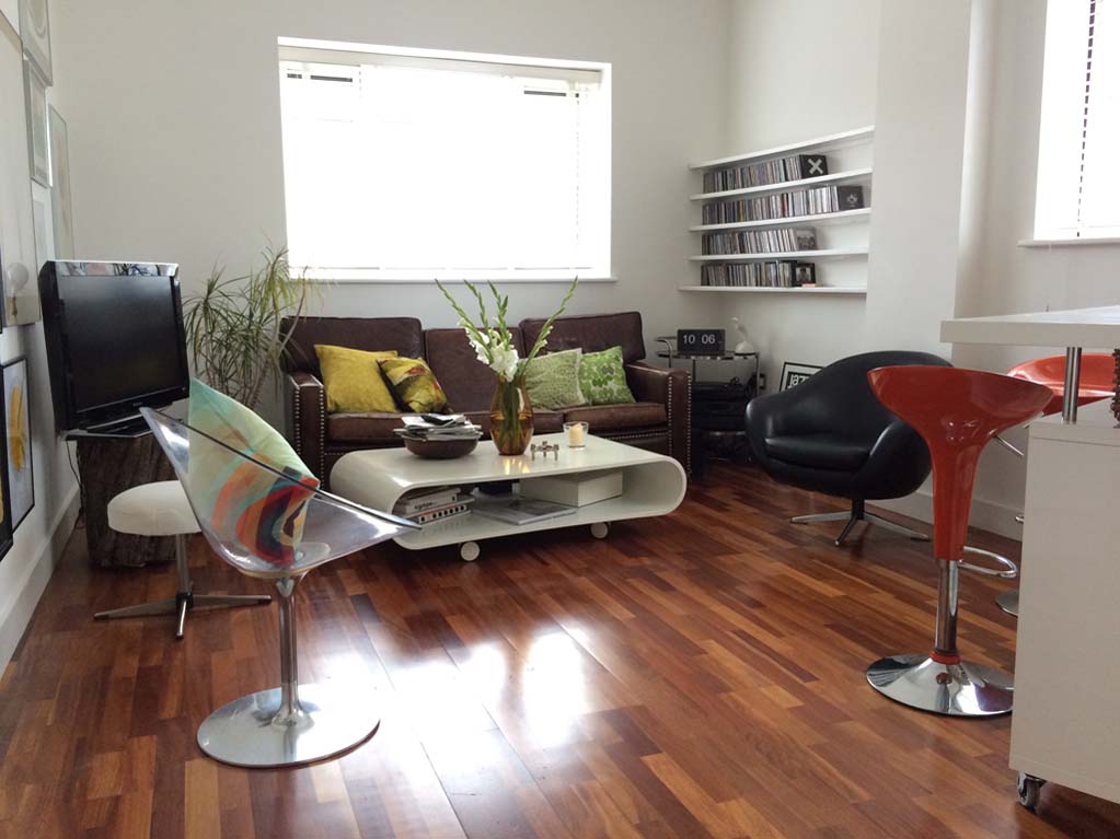 Bedroom/private bath-character central Manchester in Bradford, Greater Manchester