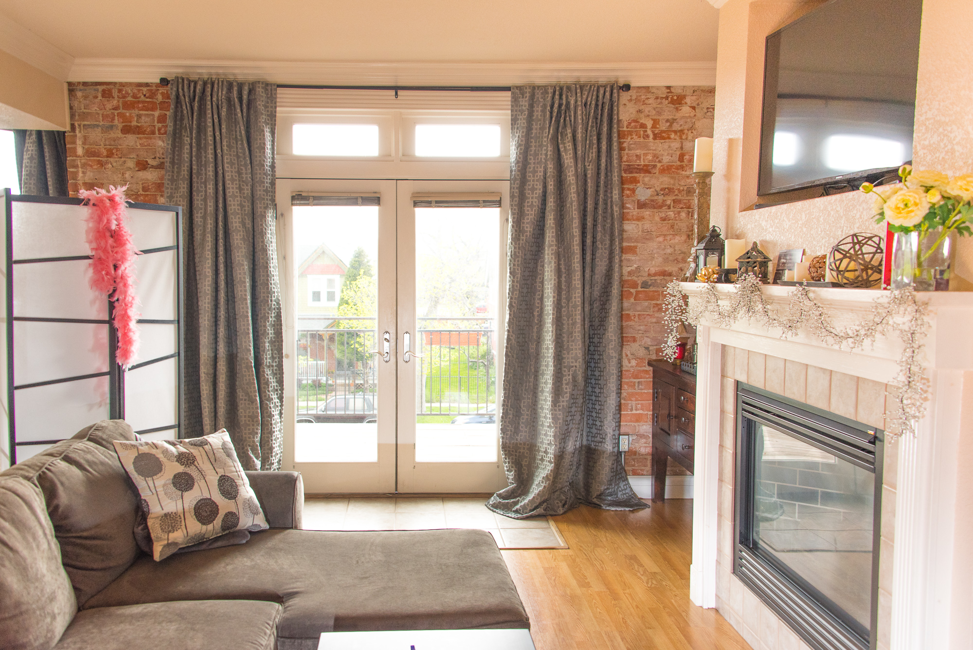 Stylish 2 story unit in Victorian Mansion in Cole, Denver