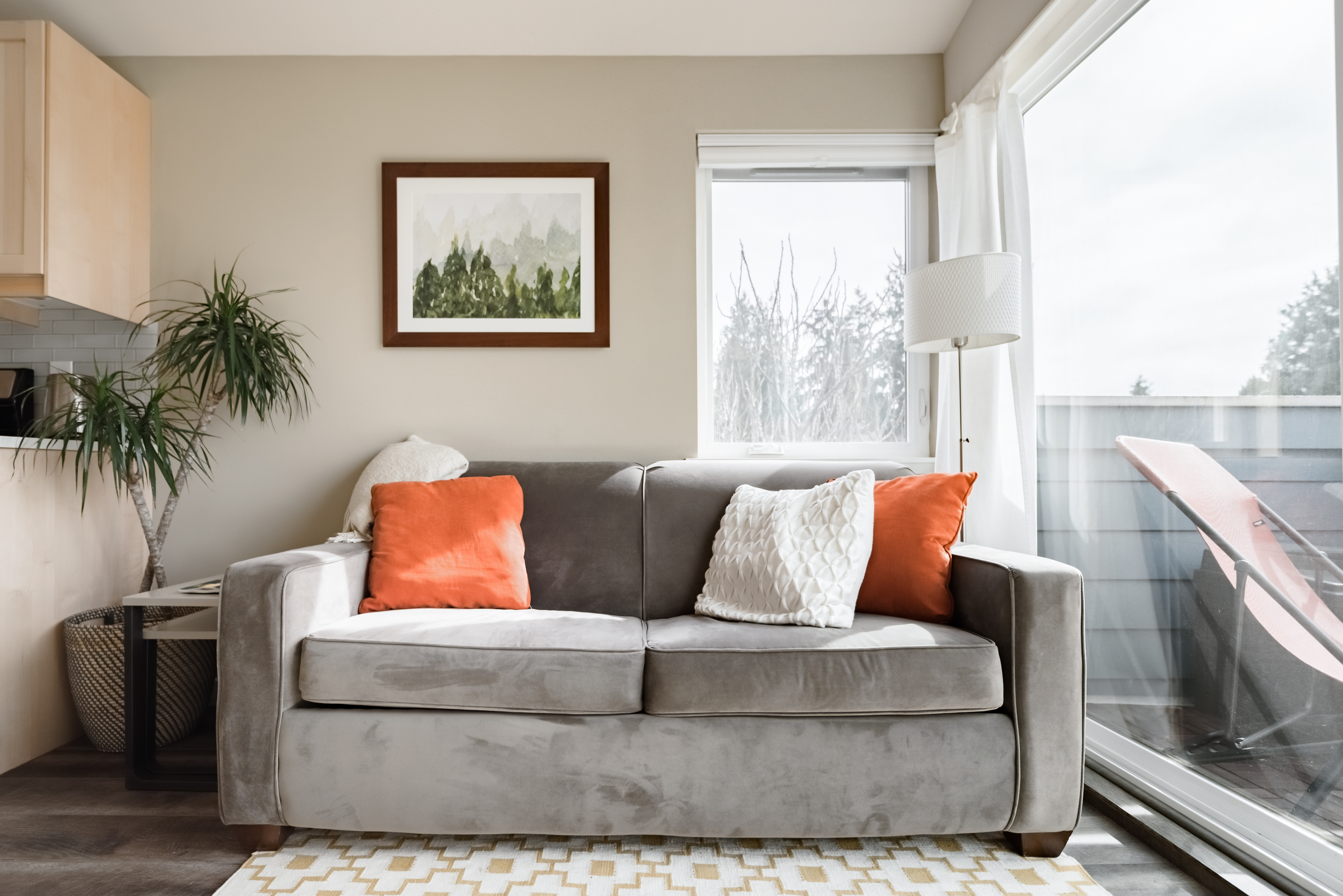 Enjoy NE Seattle from a Light-Filled Guest Suite