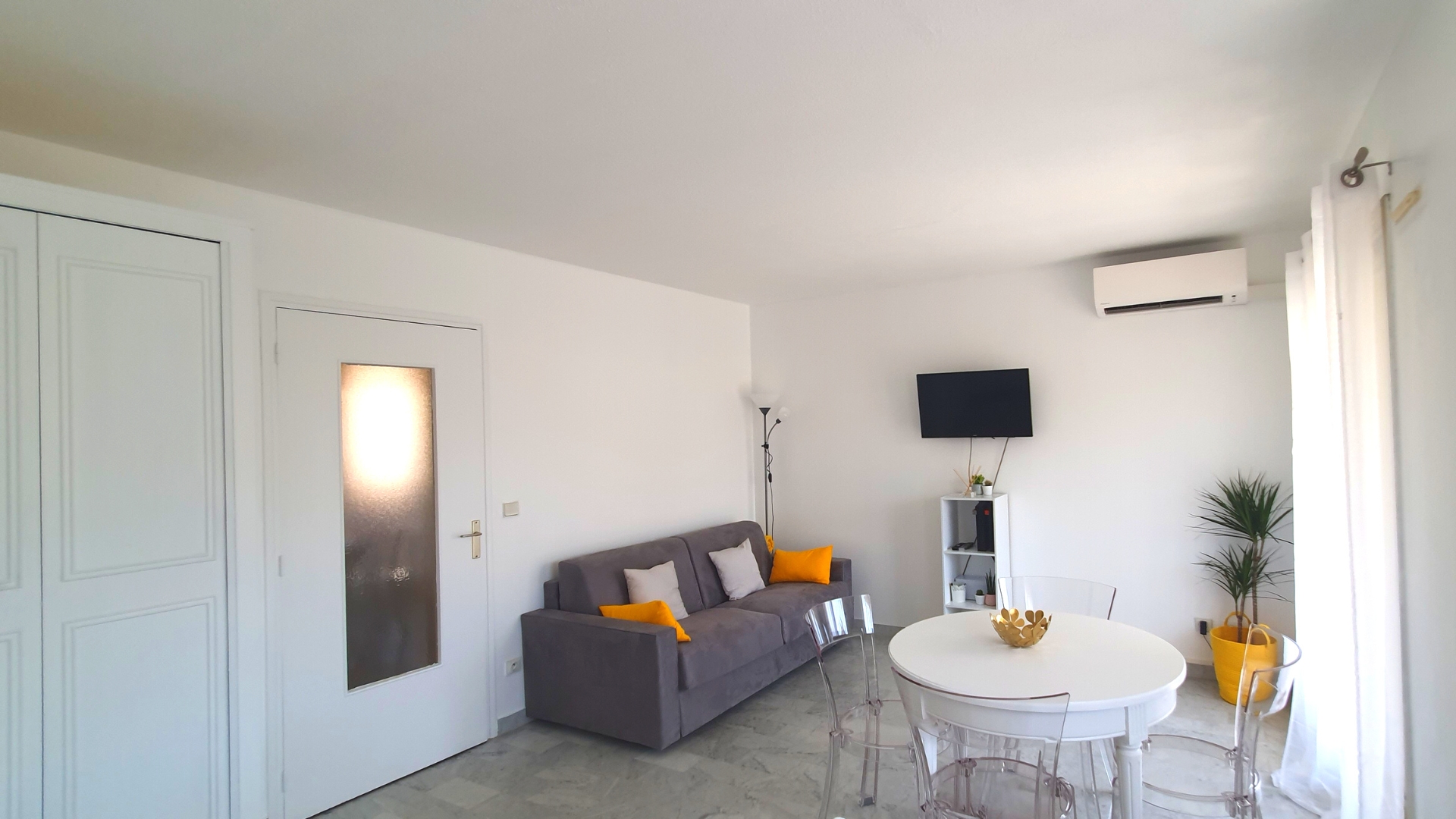 Menton Apartment 50 meters from the beach ! Flats for Rent in