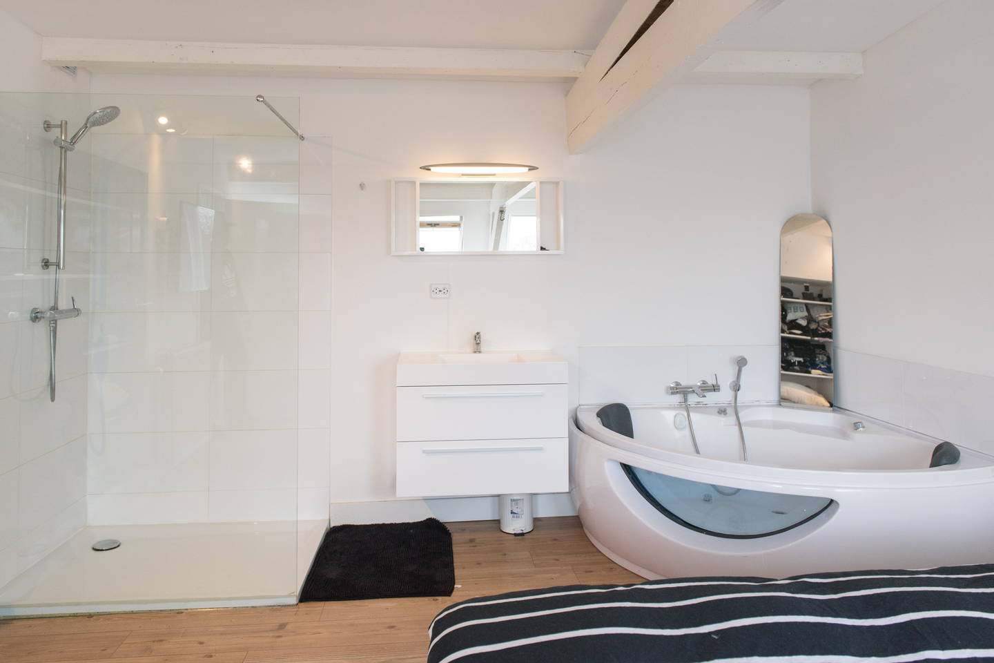 Studio Apartment Room W/ Jacuzzi De Pijp Amsterdam โ Amsterdam stay