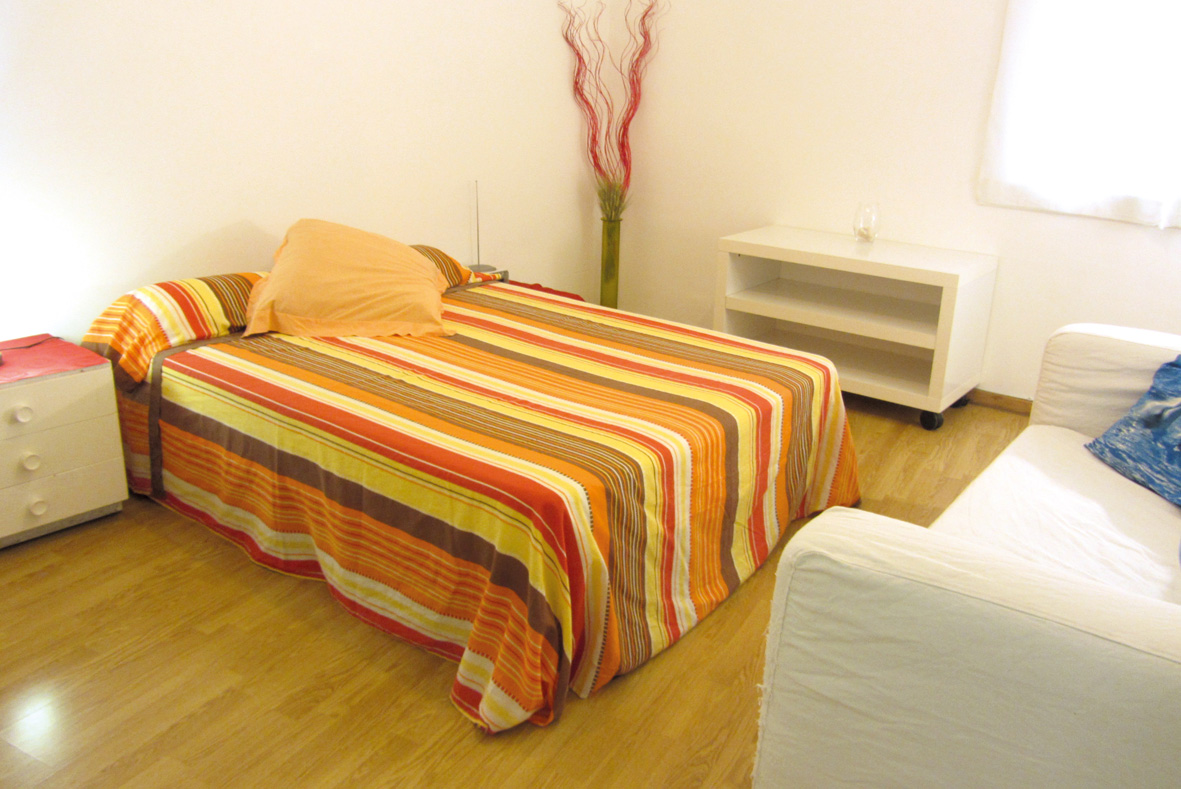 Nice room with private bathroom in el Clot, Barcelona