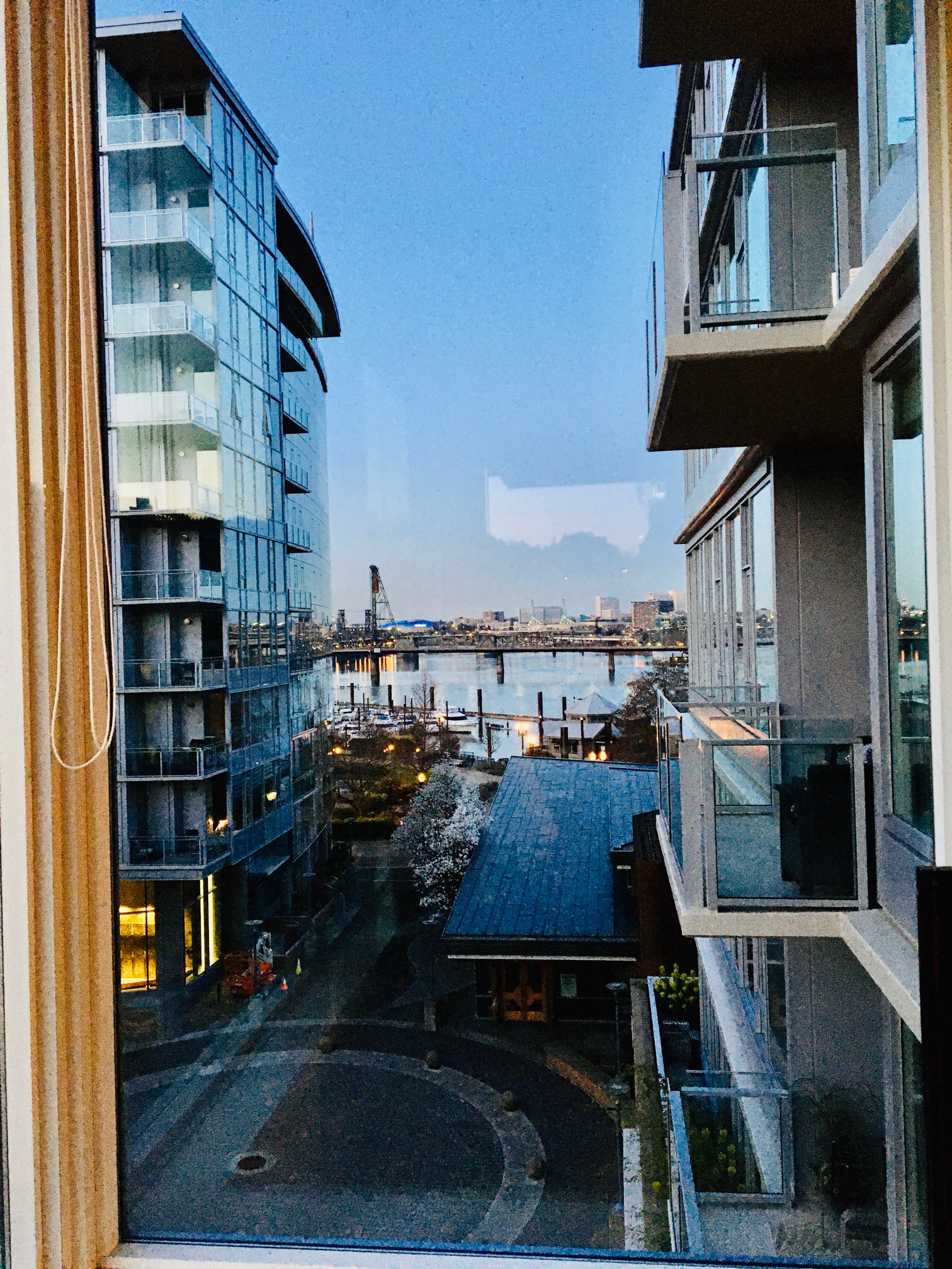 The StrandElegant Condo at downtown riverfront Condominiums for Rent