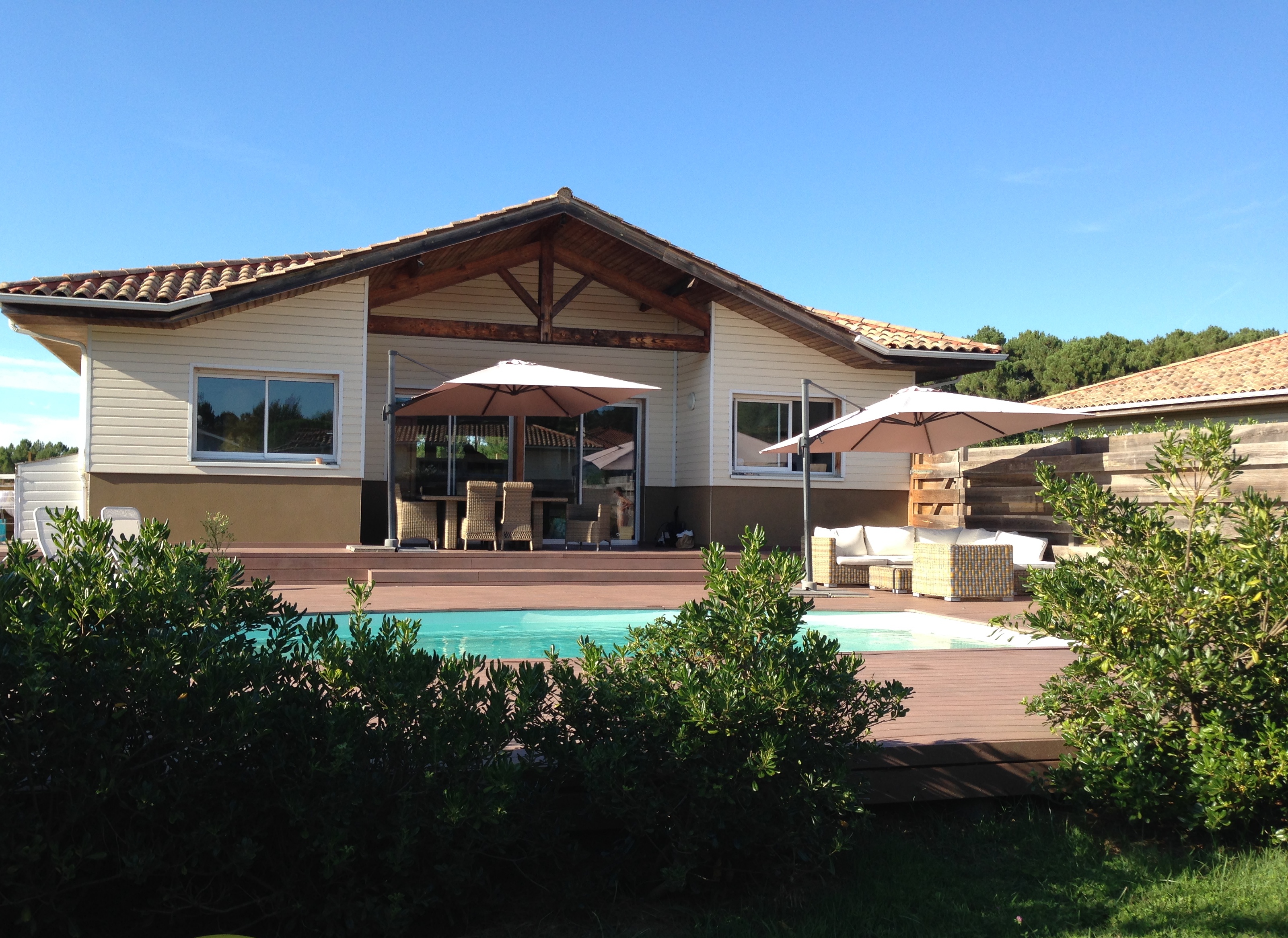 Villa sleeps 8-10, private heated pool.