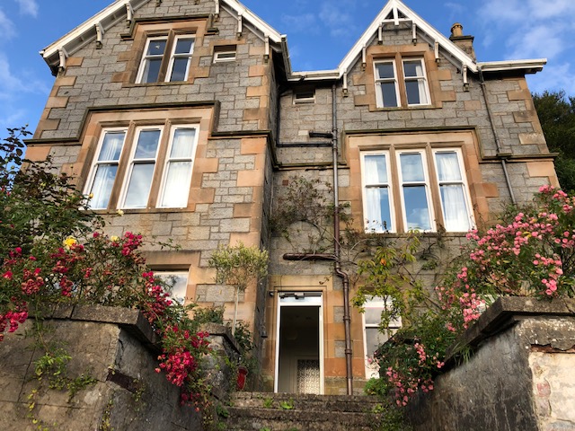 Victorian Oban flat with sea view & garden terrace