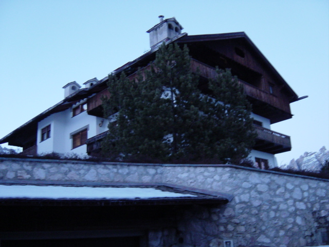 Charming Chalet on the Slopes (Ski-In / Ski Out)