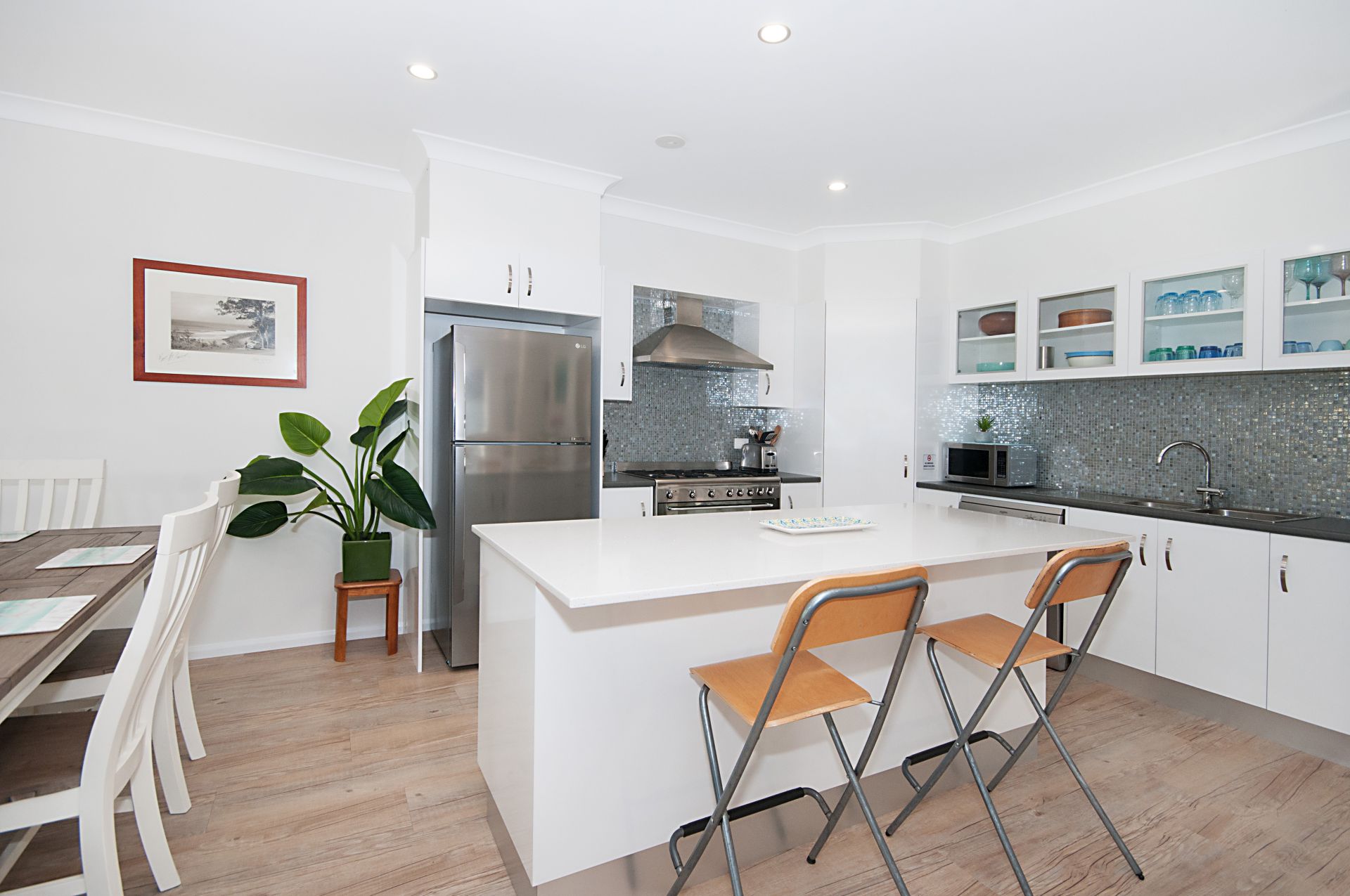 LUXURY 2 BED! Spacious & central to everything!