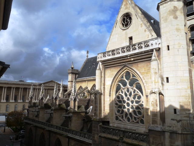 Charmful flat facing a gothic church in Louvre, Paris