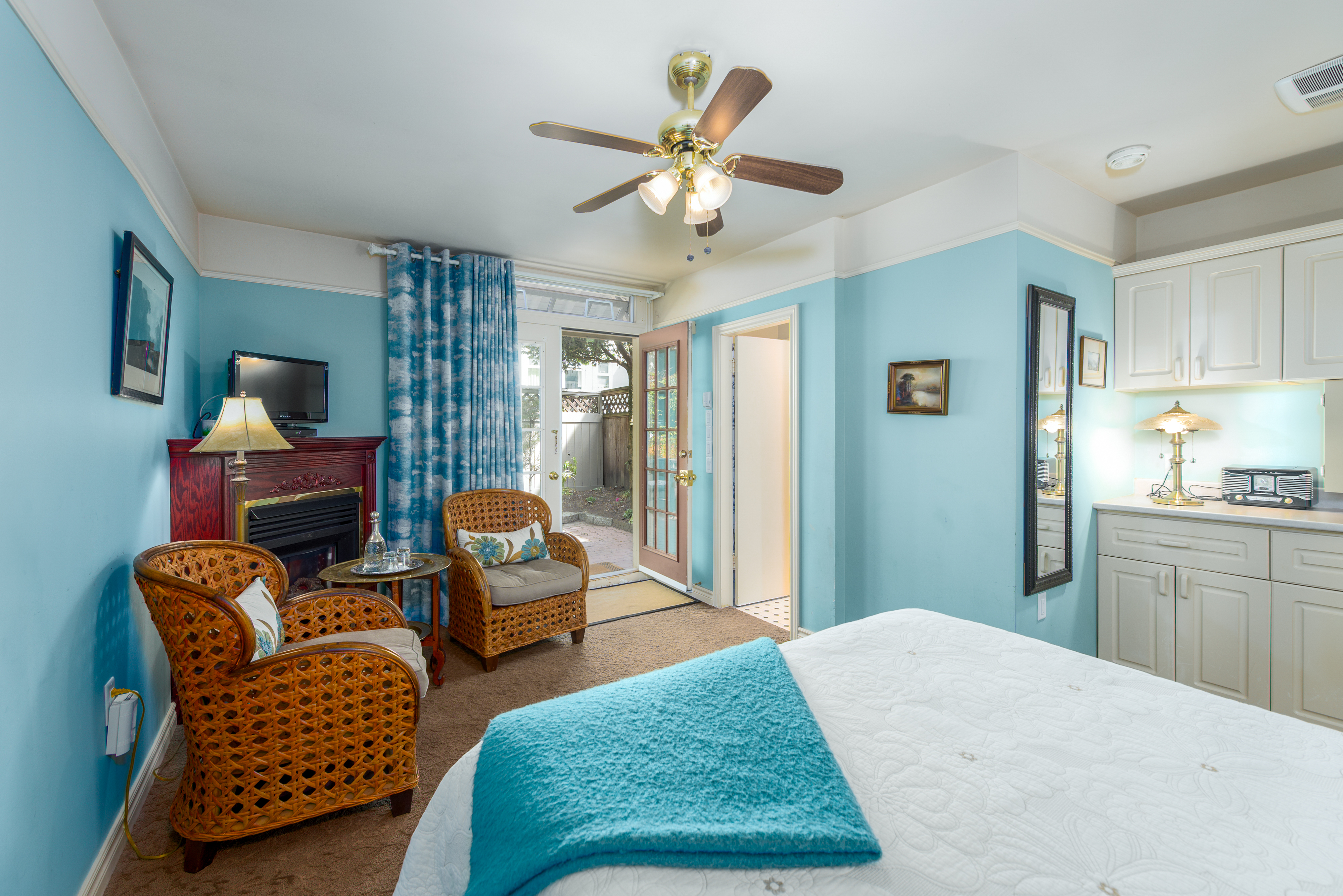 Private Cottage in Downtown Central
