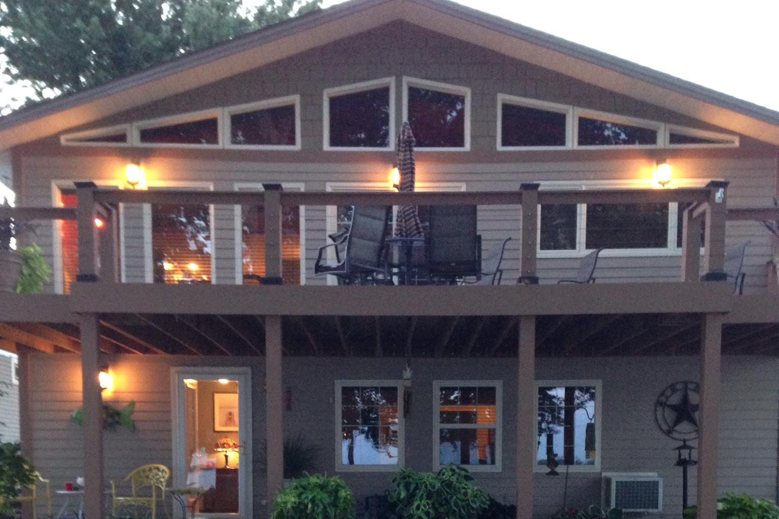 Cozy Lakeside Retreat Houses for Rent in Lake View, Iowa, United