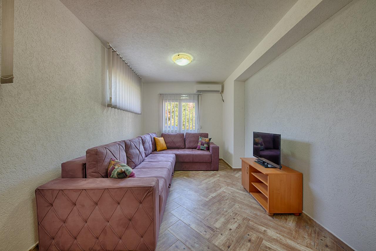 1bd New Apt w/ Balcony & Rooftop 
