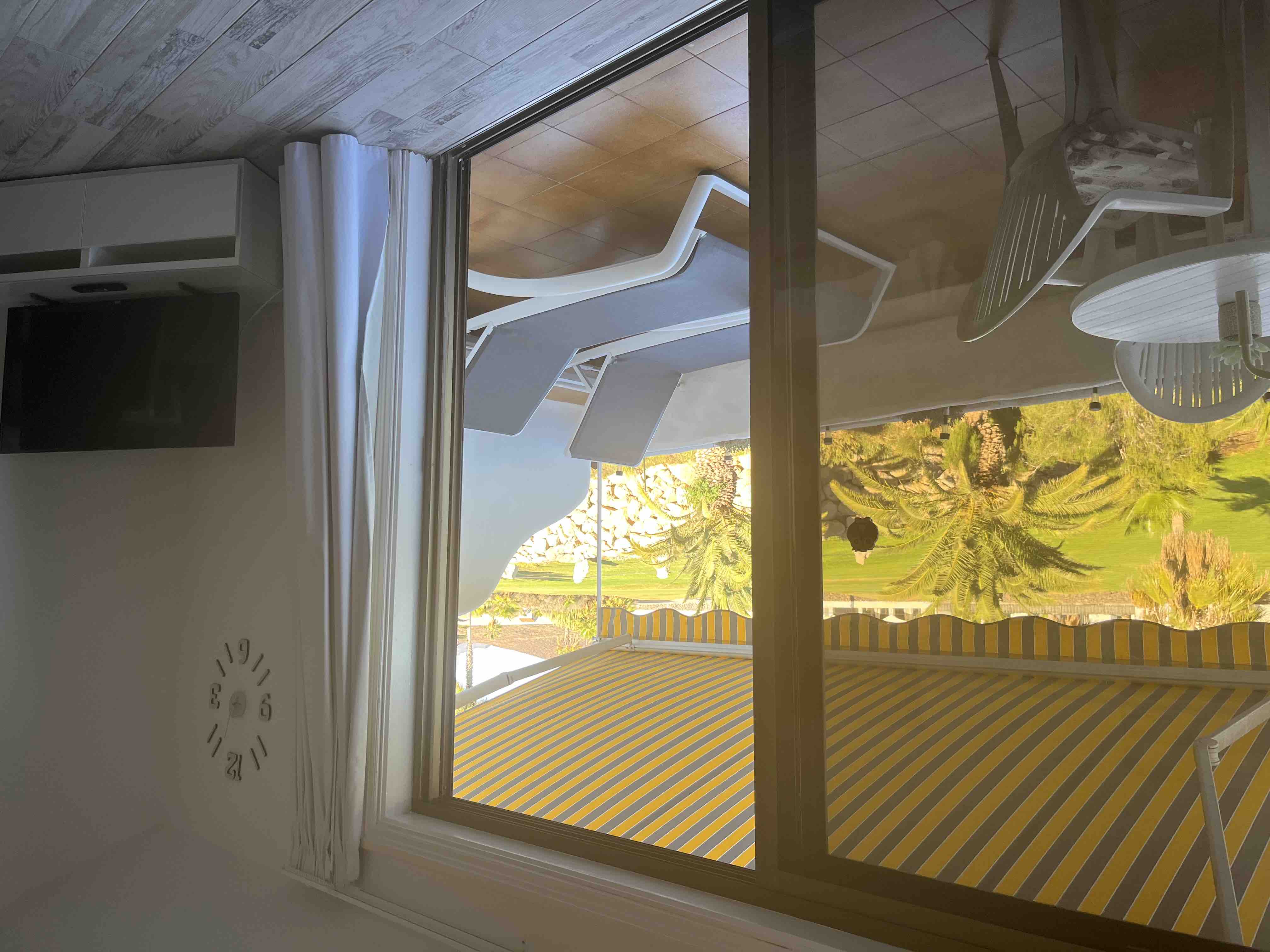 All day sun, 2 terraces, views.