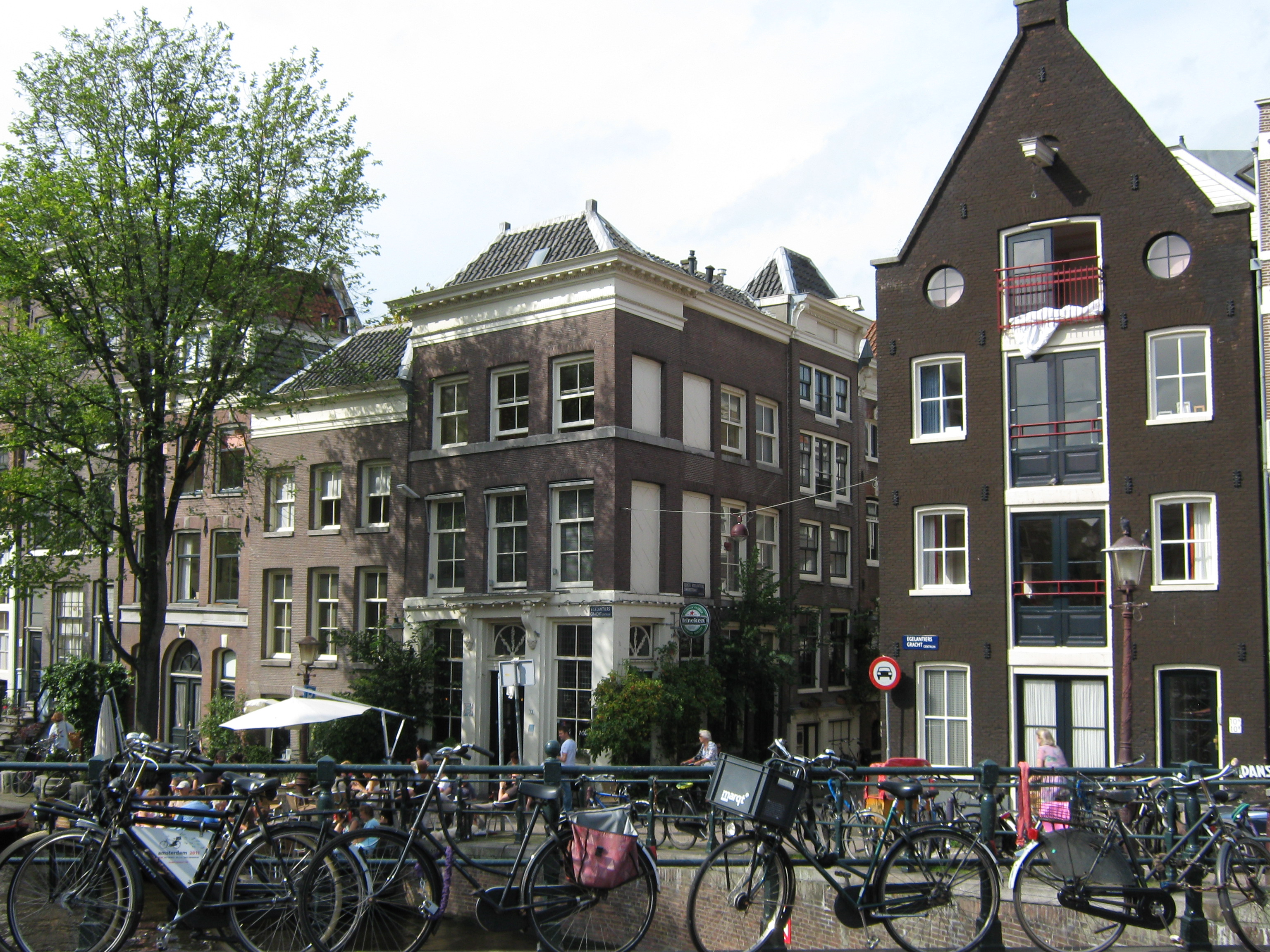 Scandinavian Design House on the Amsterdam Canal โ Amsterdam stay