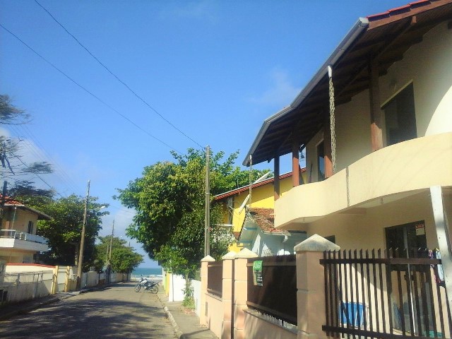 Casa no Canto Grande between the two beaches.
