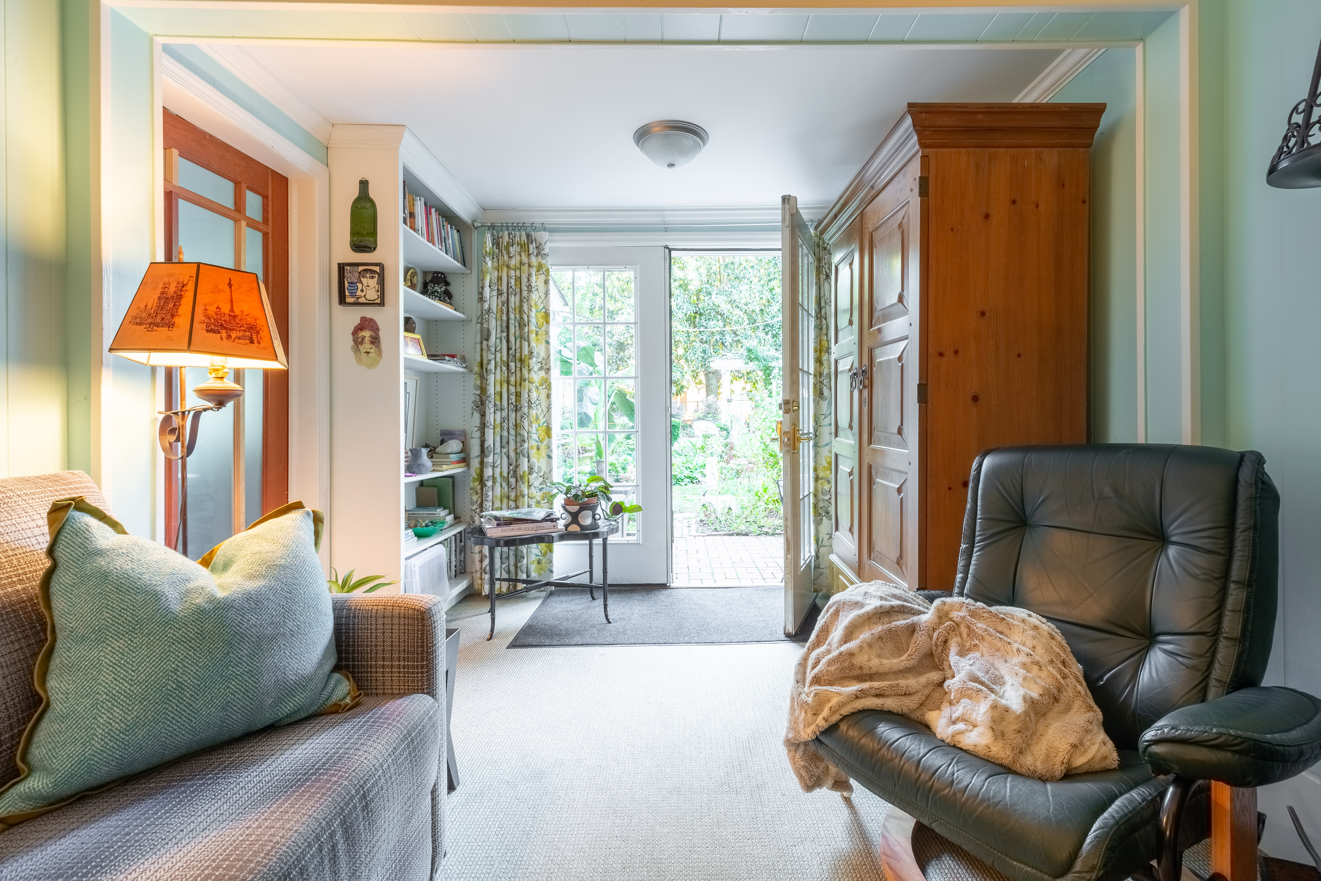 Cottage At Three Magnolias Near Downtown Friendly Bungalows For Rent In Greensboro North Carolina United States