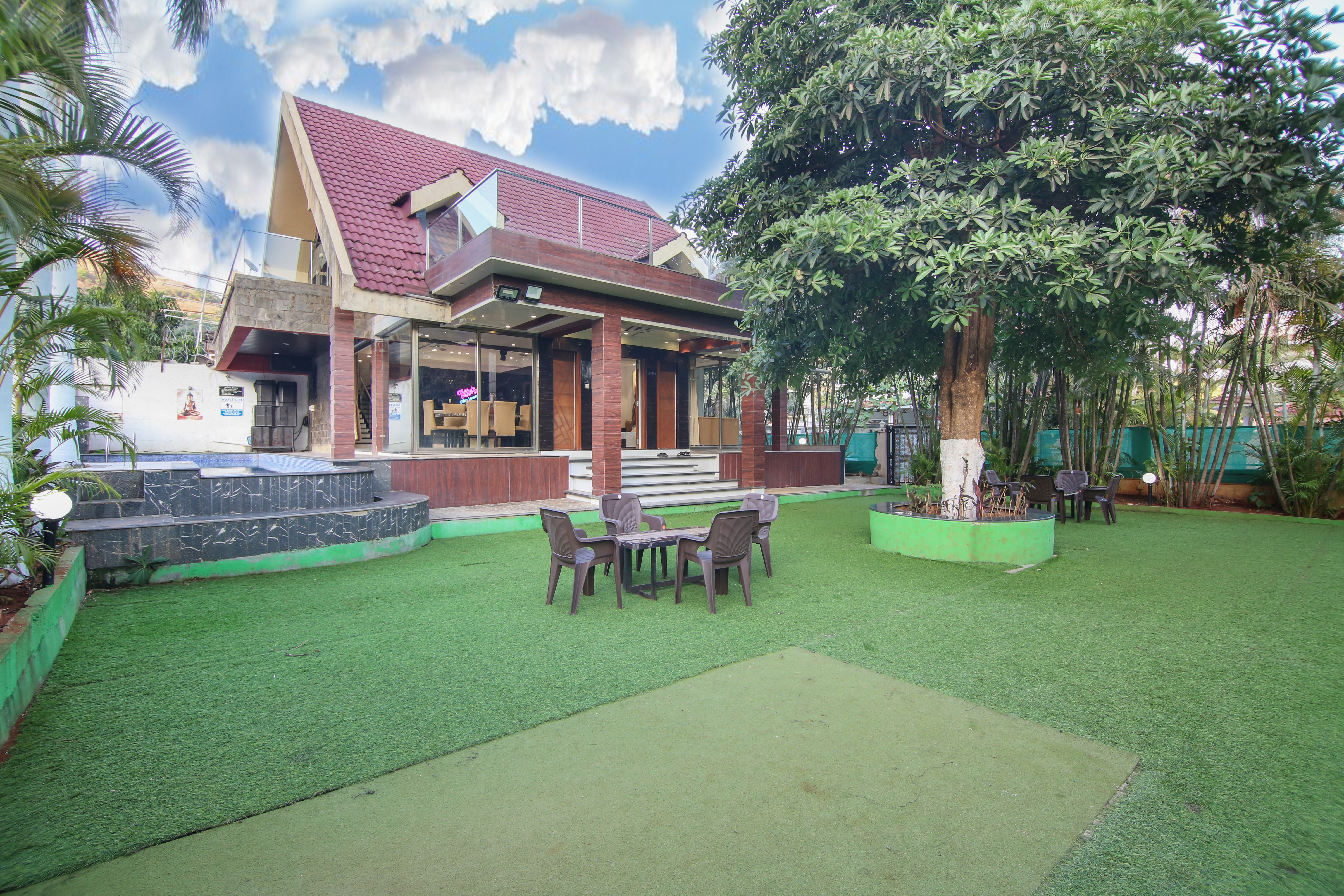 Titto's Villa 4.5BHK  Pool, Jacuzzi & Rainshowers.