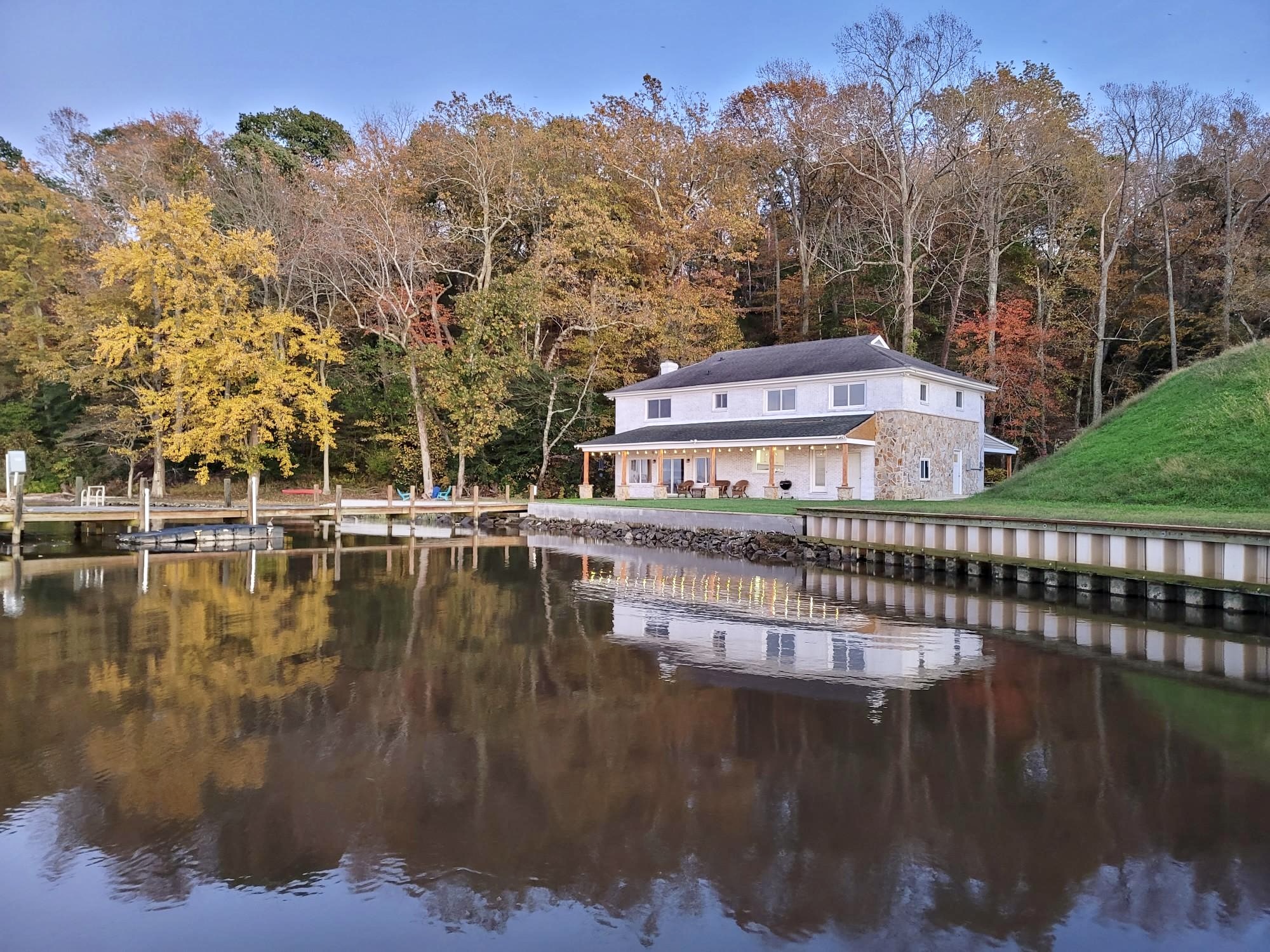 Elizabeth Rose Landing A River House Retreat Houses for Rent in Lanexa, Virginia, United