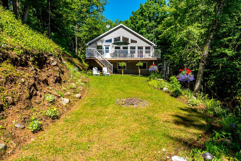 CRYSTAL LAKE COTTAGE RETREAT Cottages for Rent in Kinmount, Ontario, Canada Airbnb