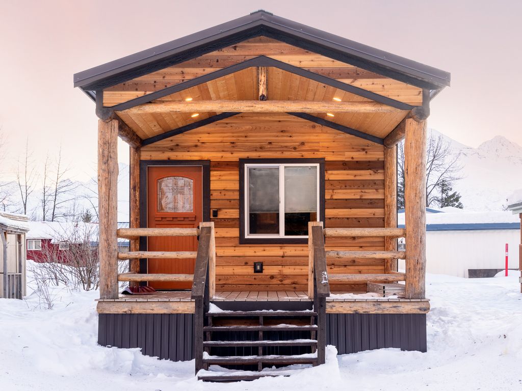 Kade's Cabin 2 bed 1 bath Urban cabin Cabins for Rent in Valdez