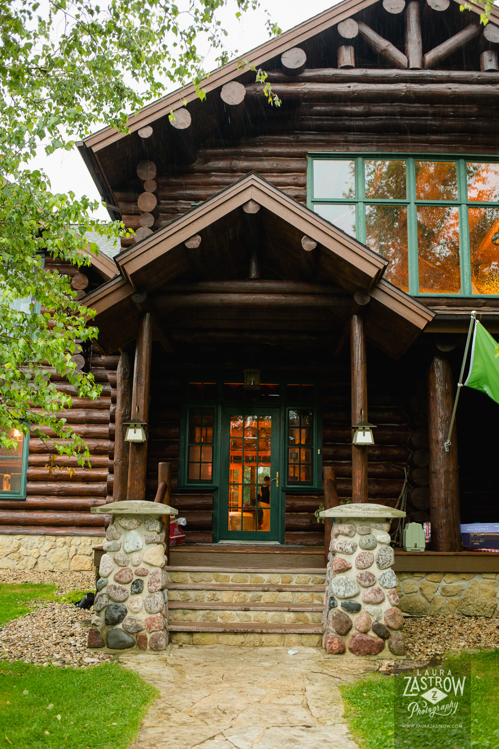 Beautiful Full Log Lodge on 74 Acre Chalets for Rent in Blue Mounds