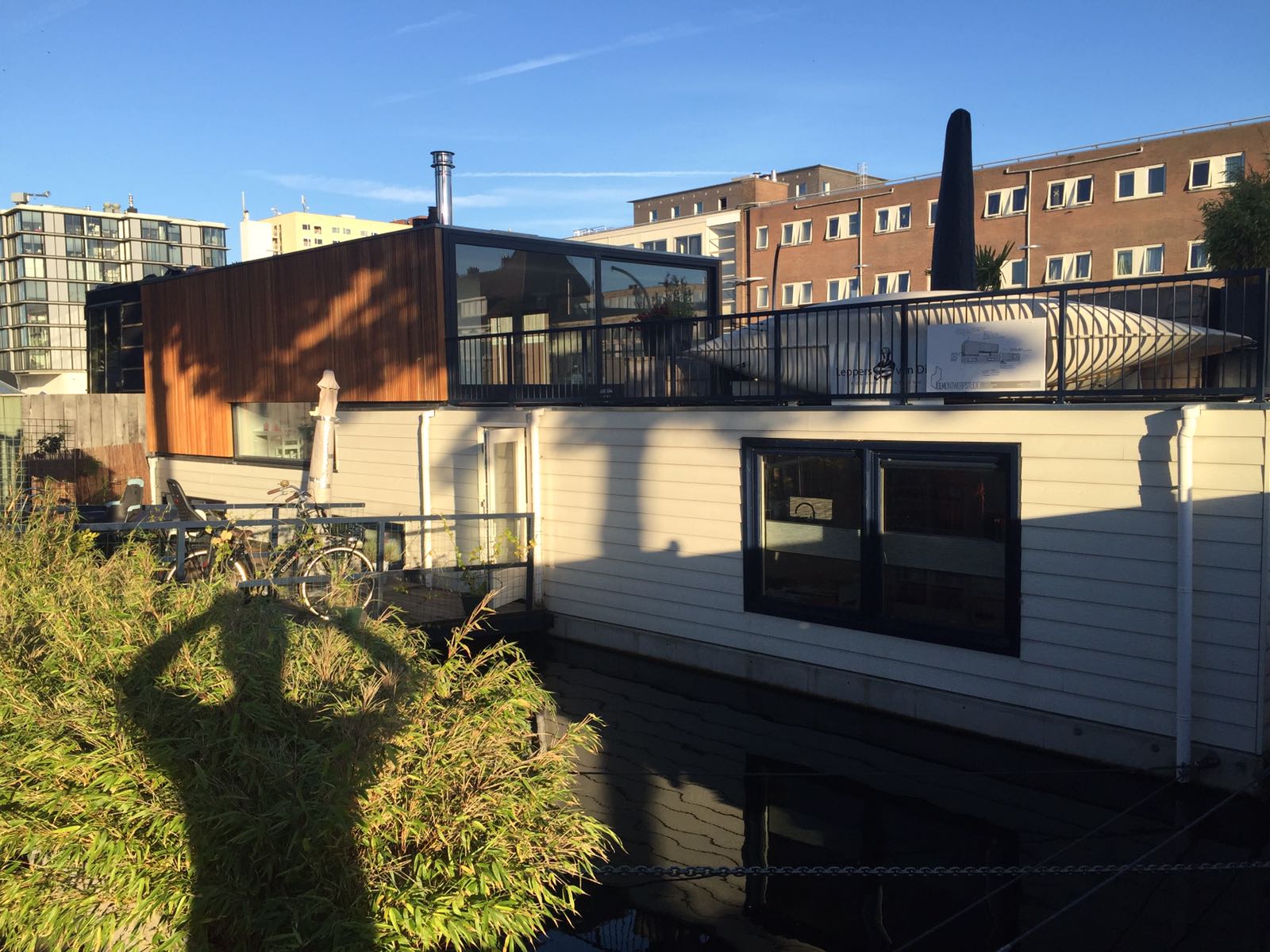Big Houseboat: Nice location, good with kids 0-6yr — Amsterdam stay