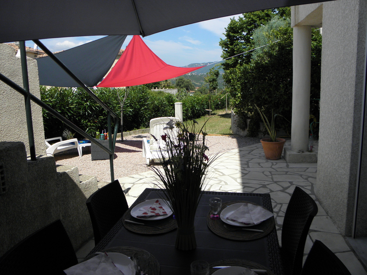 SPACIOUS air-conditioned T3 +garden,close to beach hikes