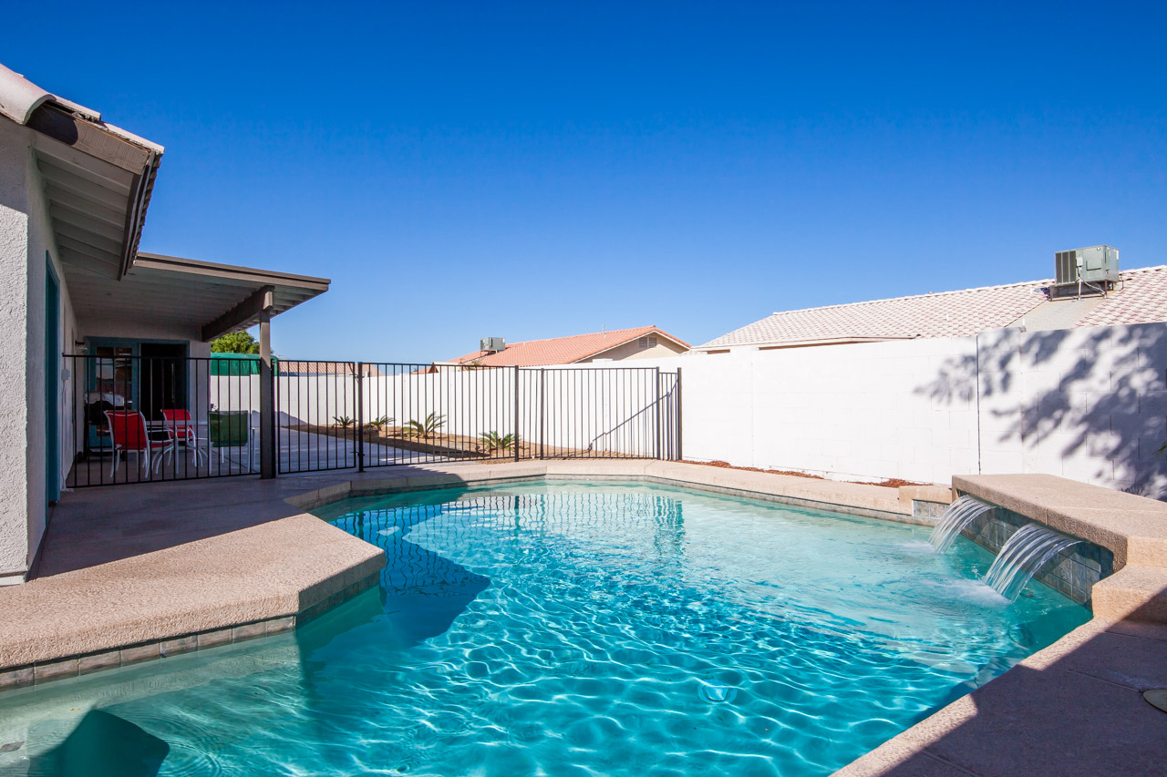 OCO-Pool and spacious 4br home for you.