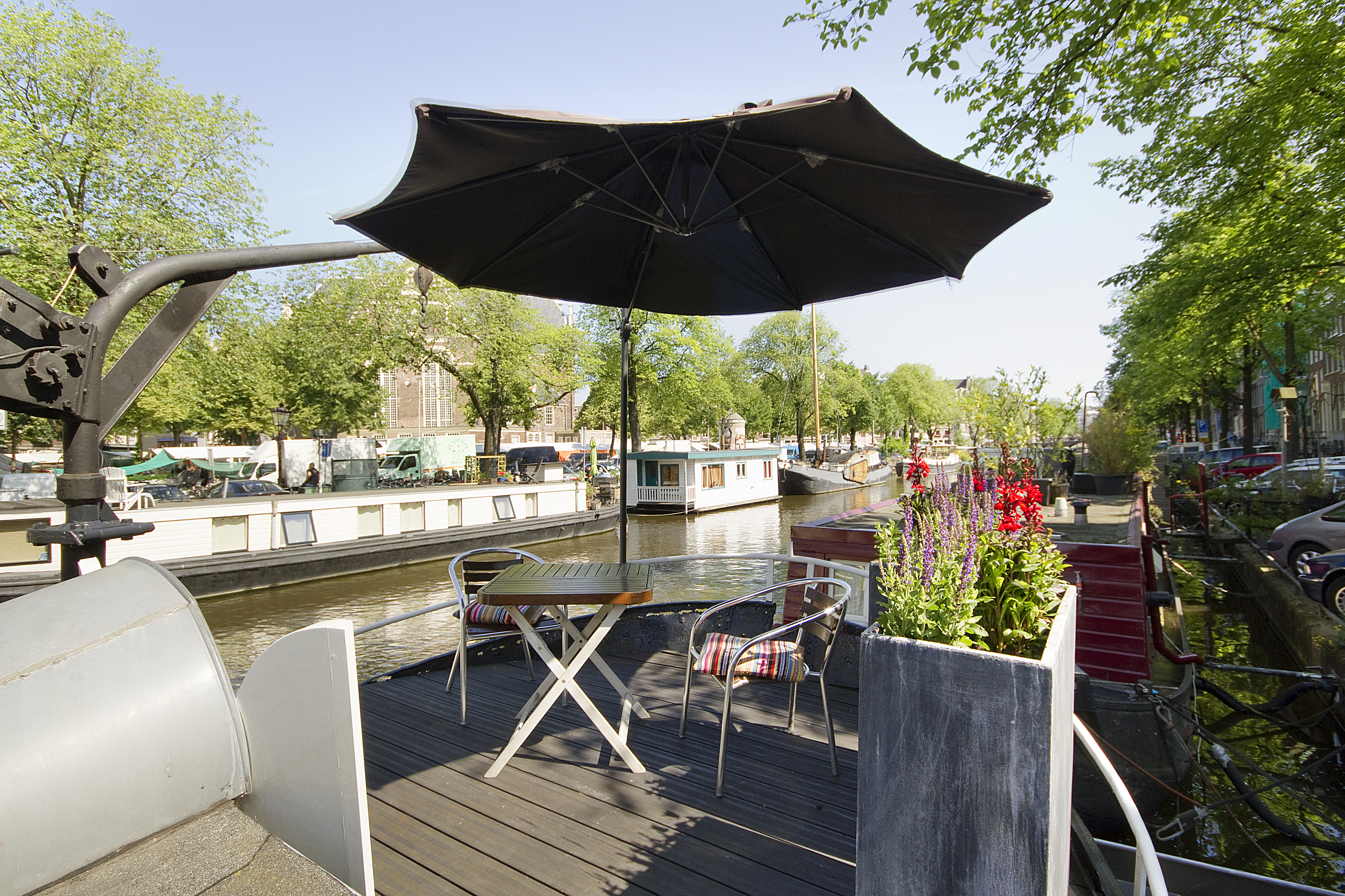 Cosy studio on the Houseboat Canal view โ Amsterdam stay