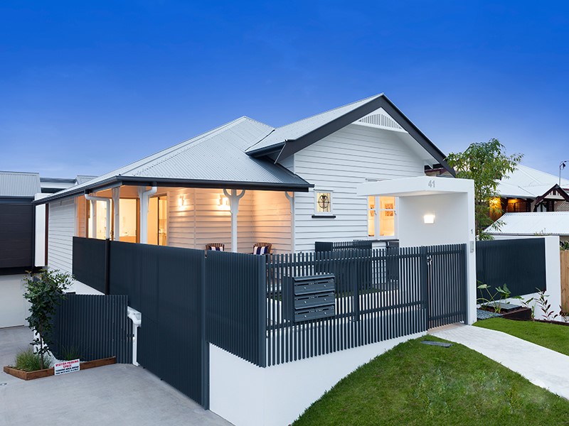 Modern Elegant Cottage 4Br PA Hospital EV Charger in Annerley, Brisbane