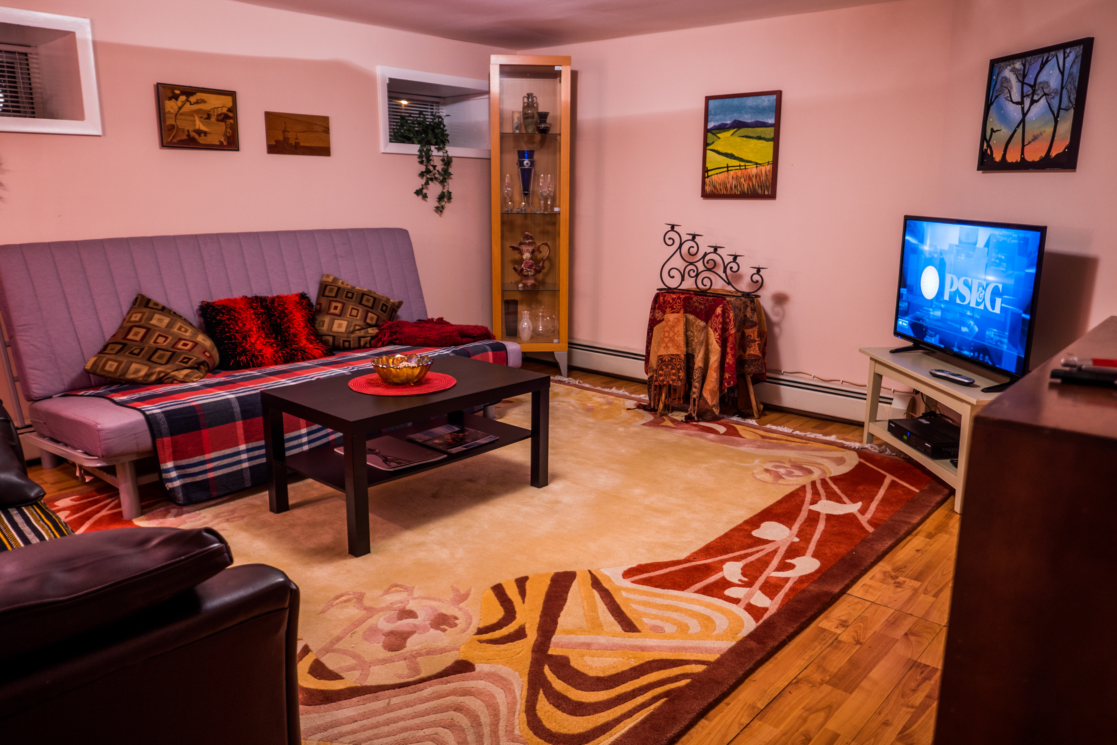 Quaint Home Newly Renovated Artistic Apt near NYC in North, Newark