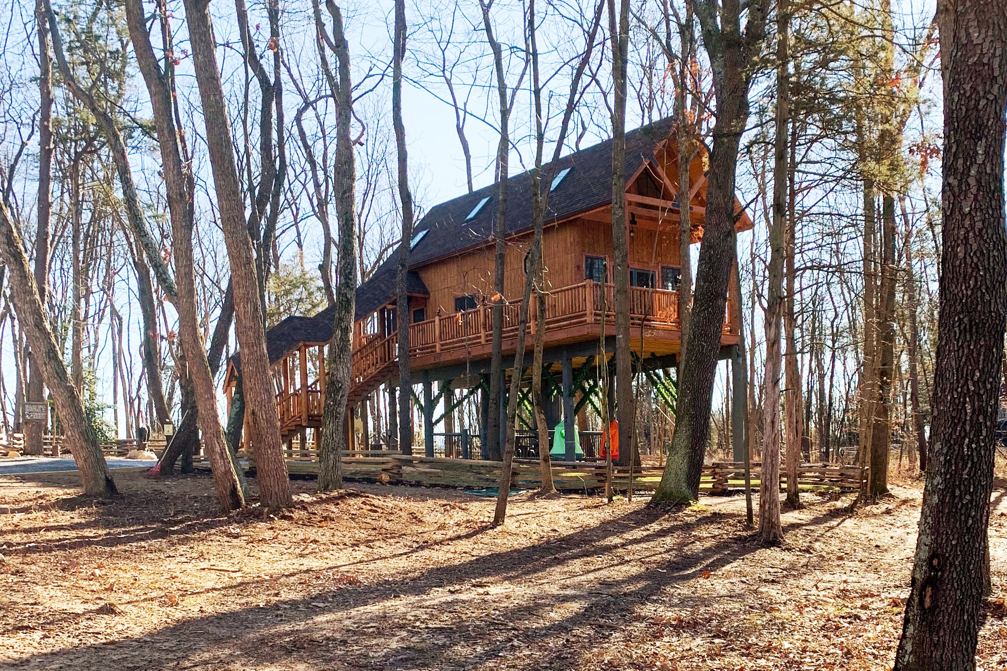 Eagles Nest Tree House Treehouses for Rent in Page, Virginia, United