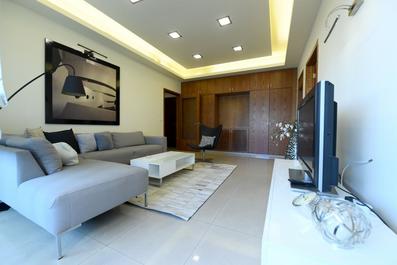 Stylish REAL 24/7 electricity, superb location.