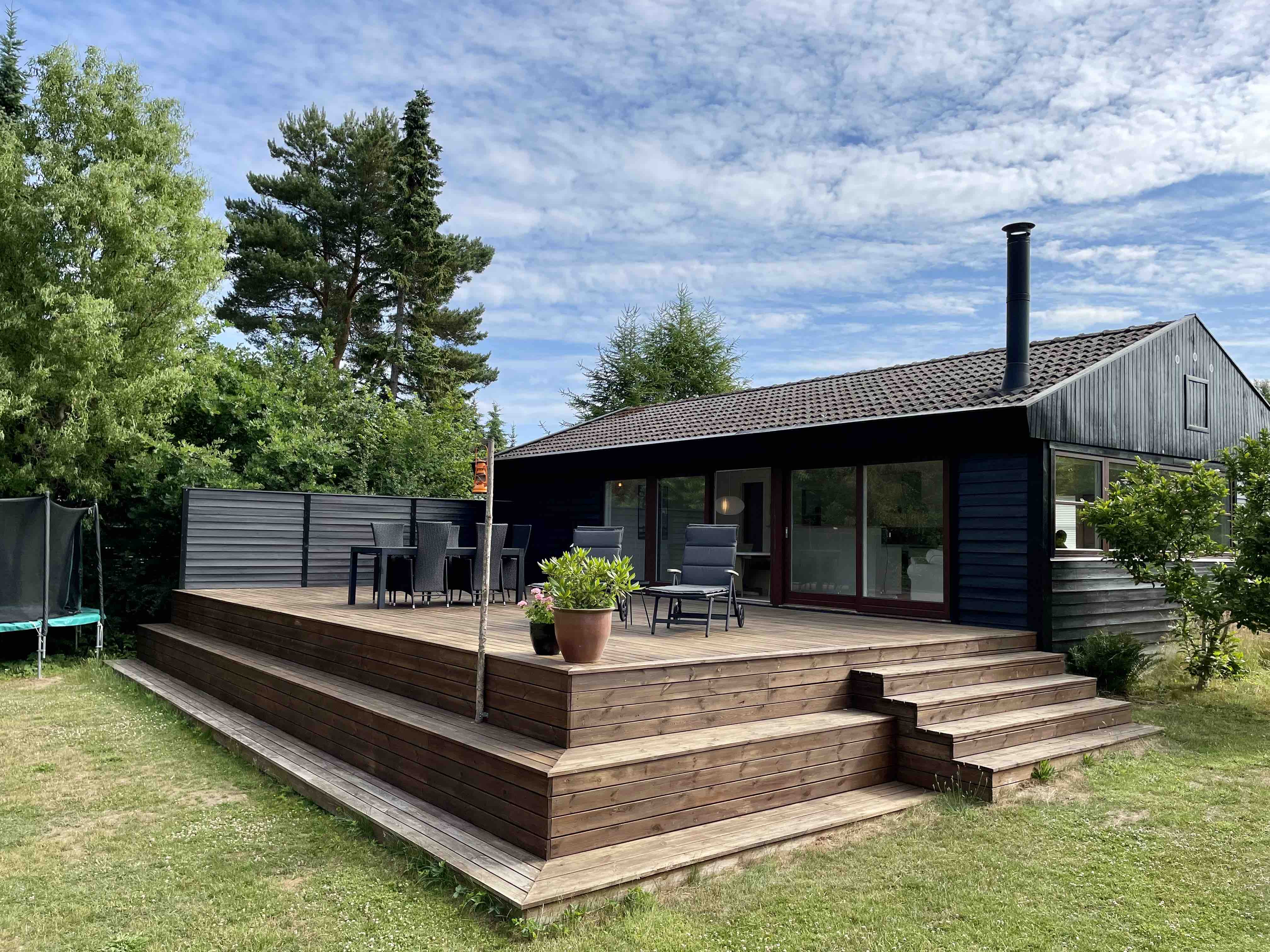 Beautiful cottage, large terrace and map to beach
