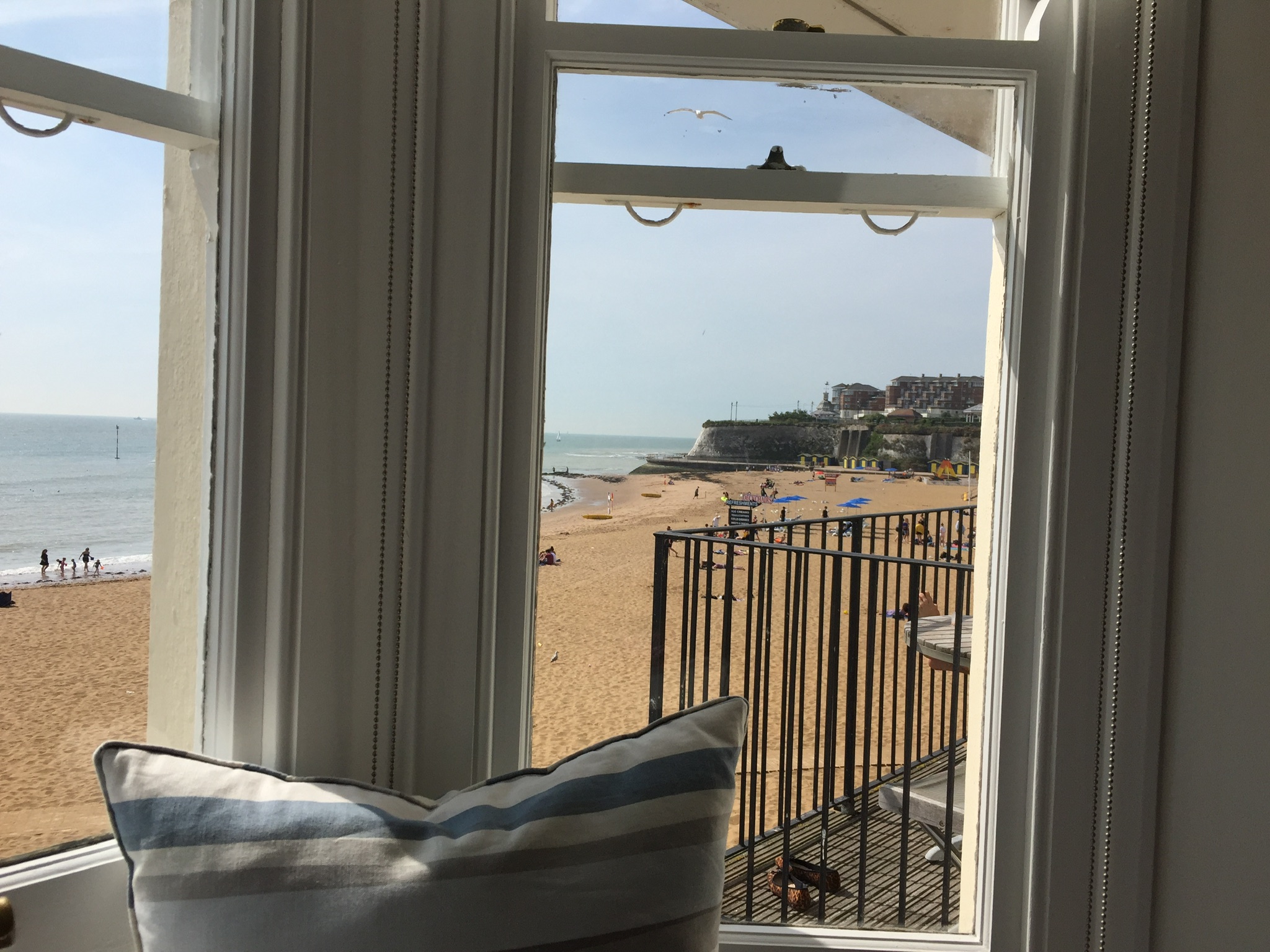 On the beach, historic Eagle House, Broadstairs Wohnungen zur Miete