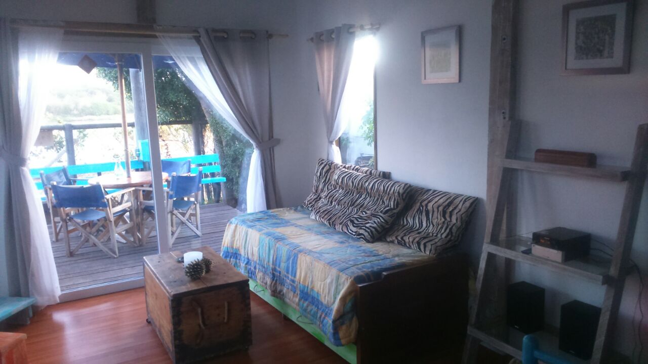 Lagoonfront cabin. Under 30s